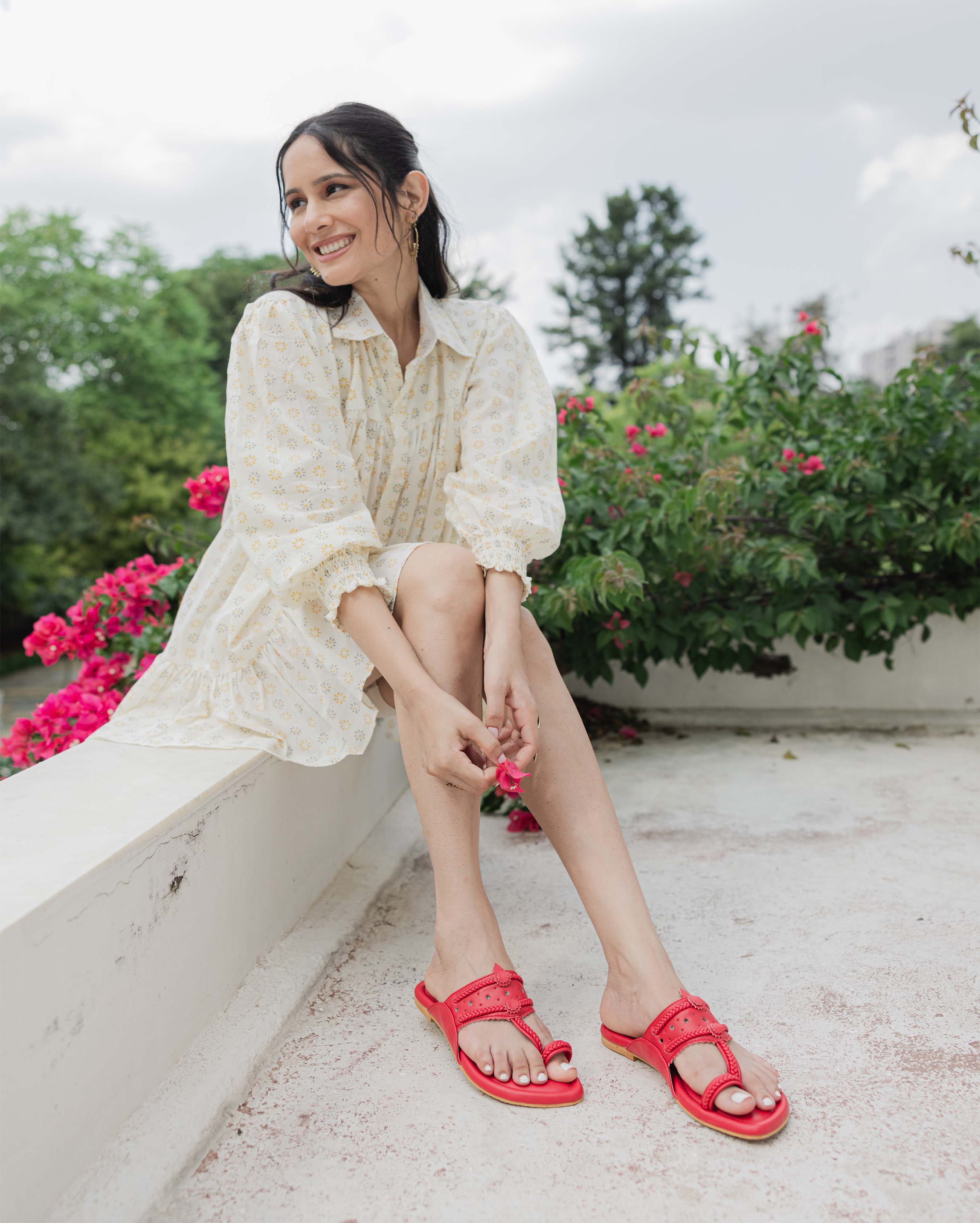 Jaysole Indian Red Solid Kolha Flats - view 7