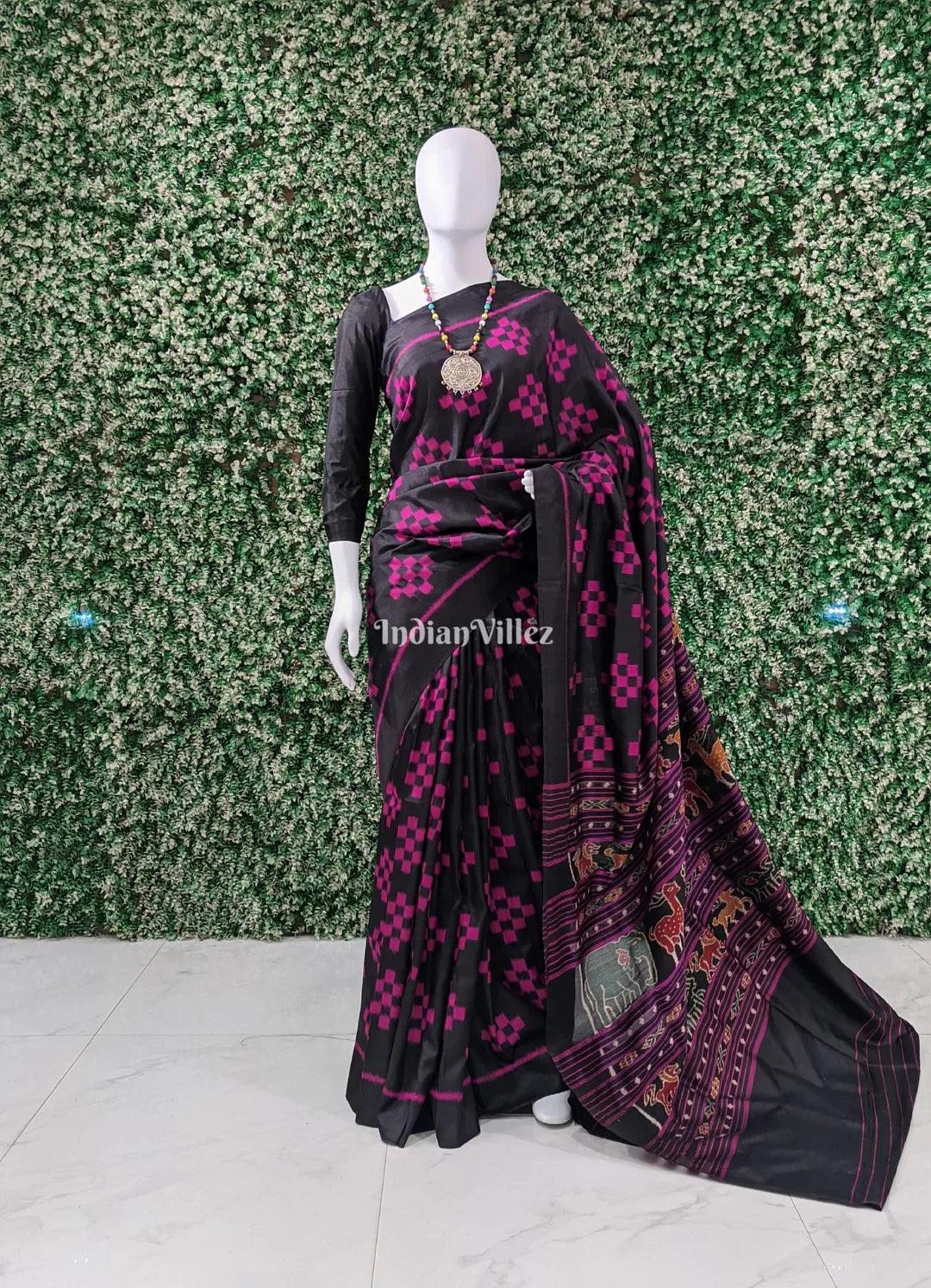 IndianVillèz Black Pasapali Contemporary Odisha Handloom Silk Saree