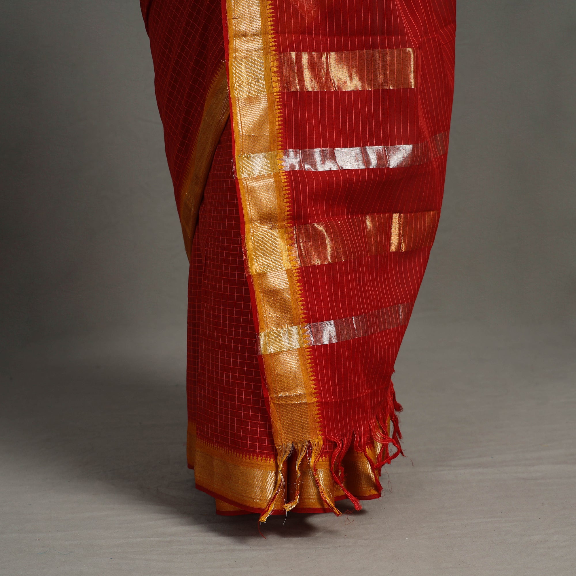 CREYO Checks Zari Dobby Cotton Handloom Saree 26 - view 6