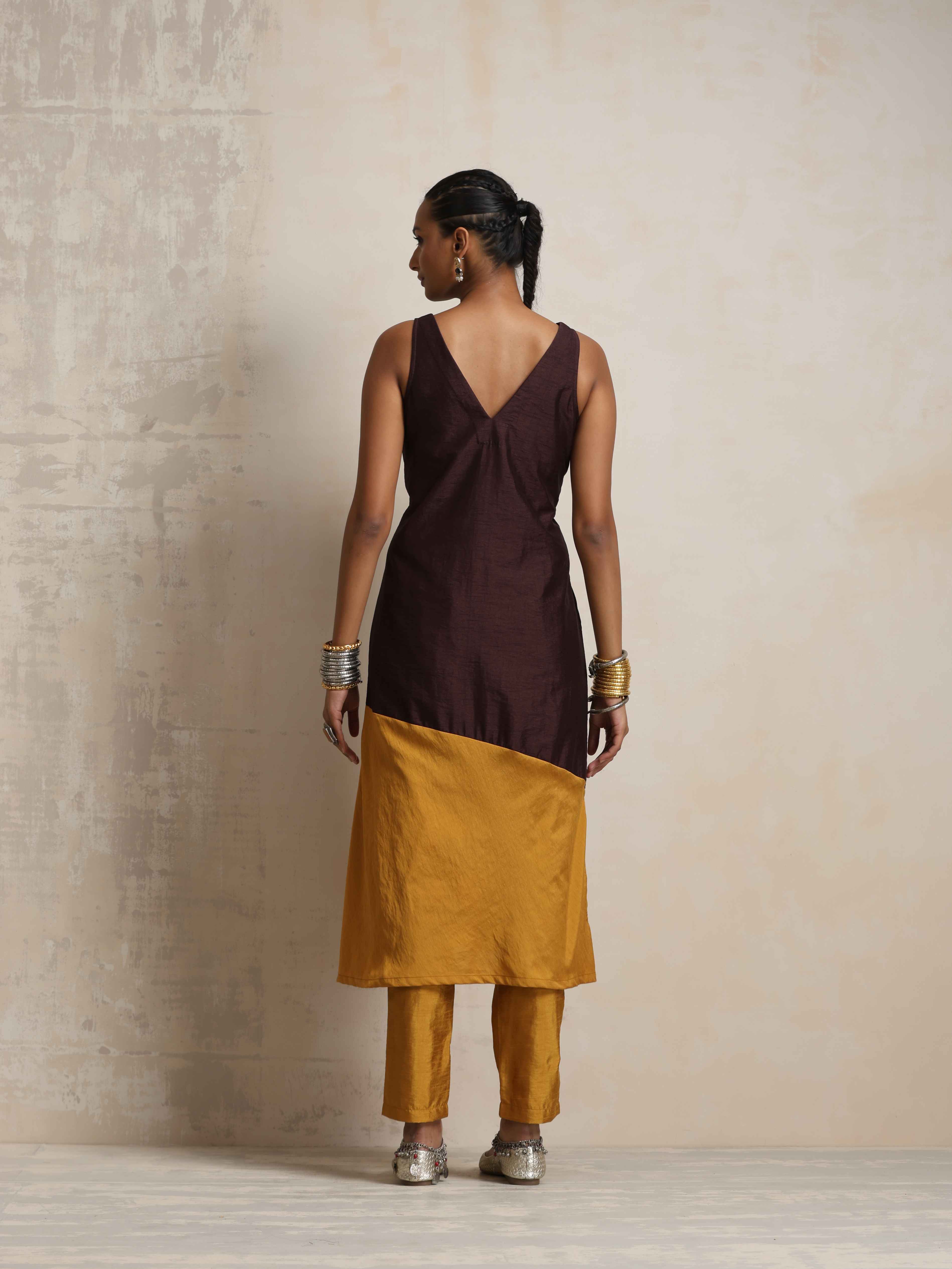 trueBrowns Cola Silk Kurta Set - view 6
