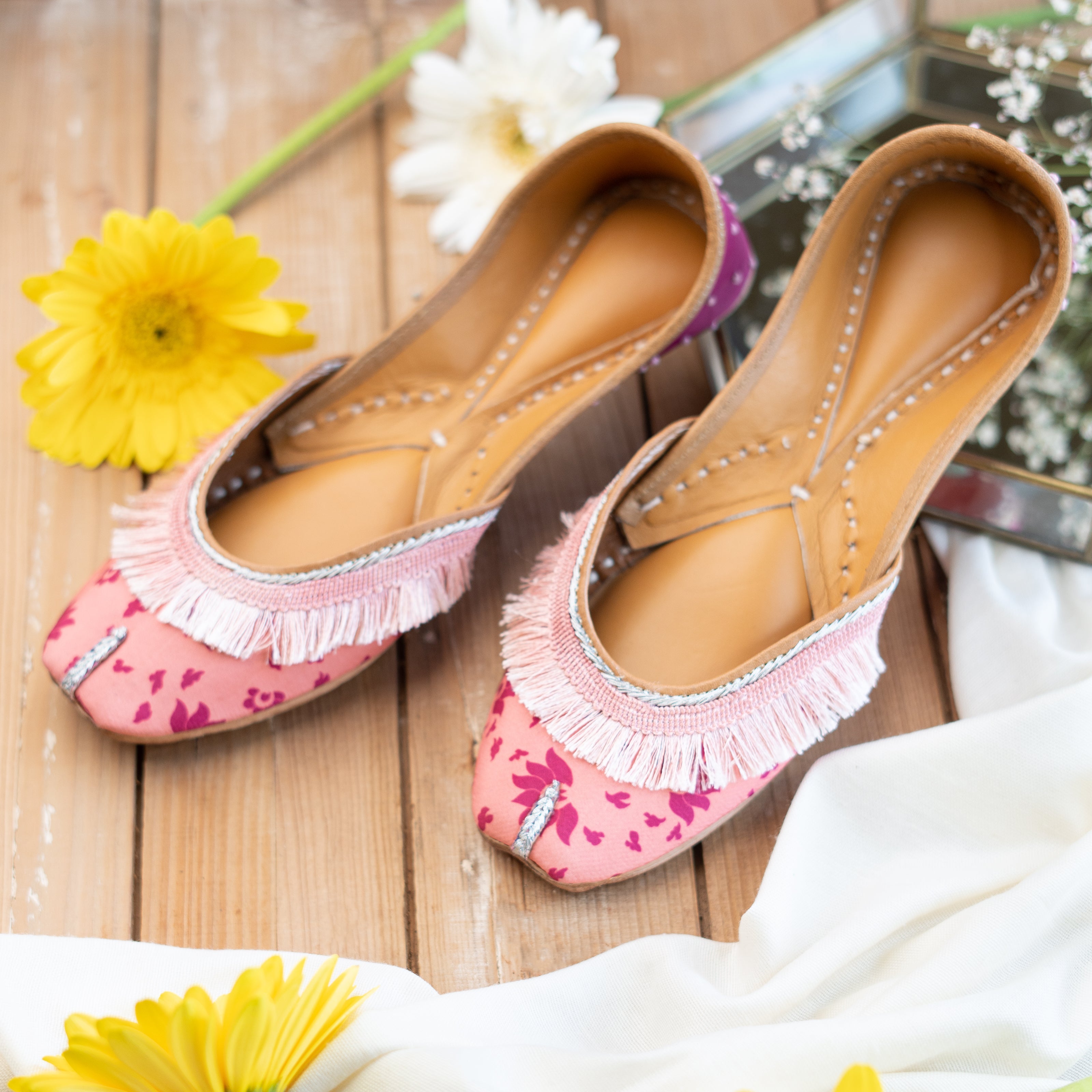BlackTree Pink French Laced Printed Jutti