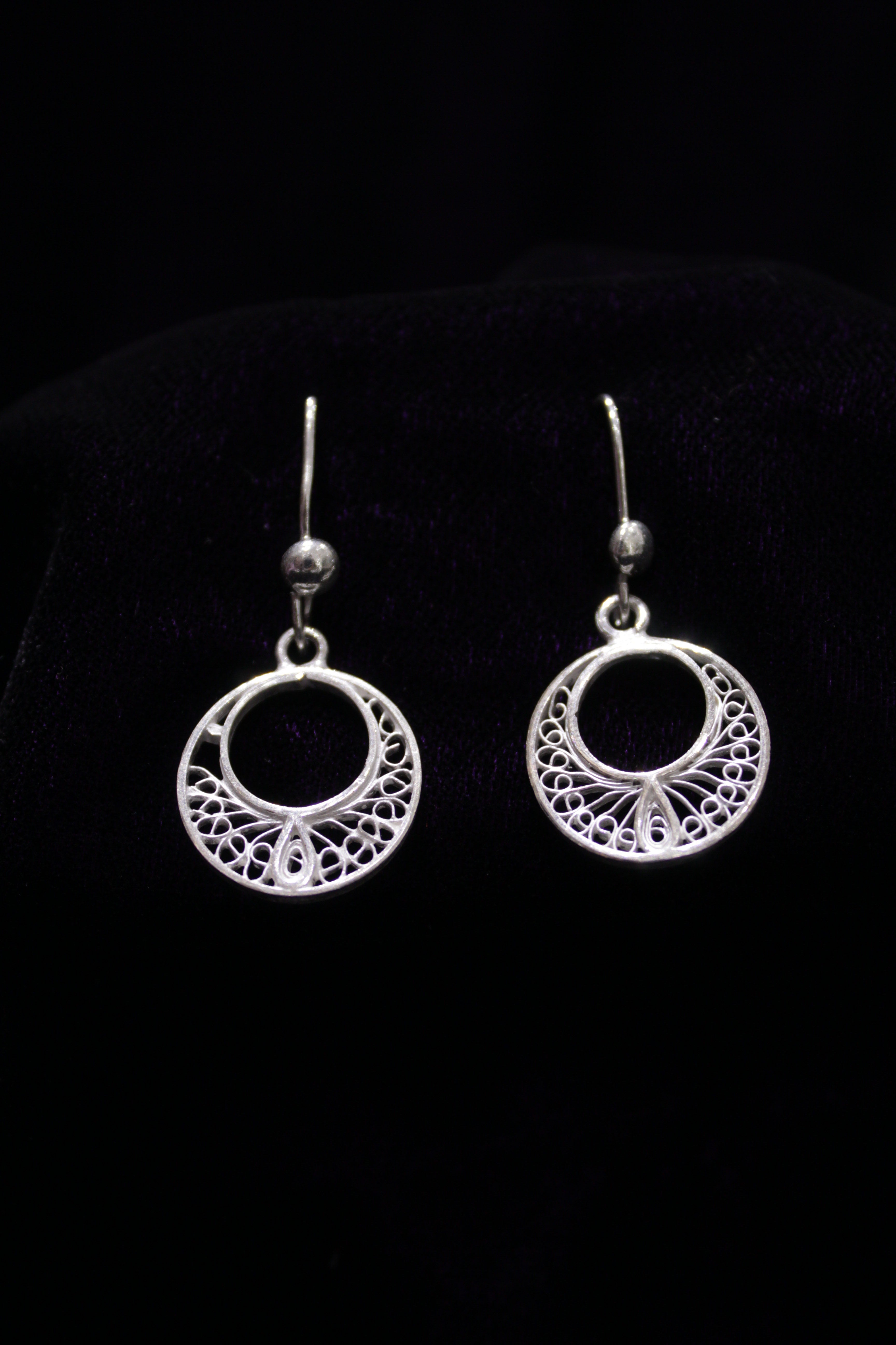 Indianvillez Circular Silver Filigree Earring Set