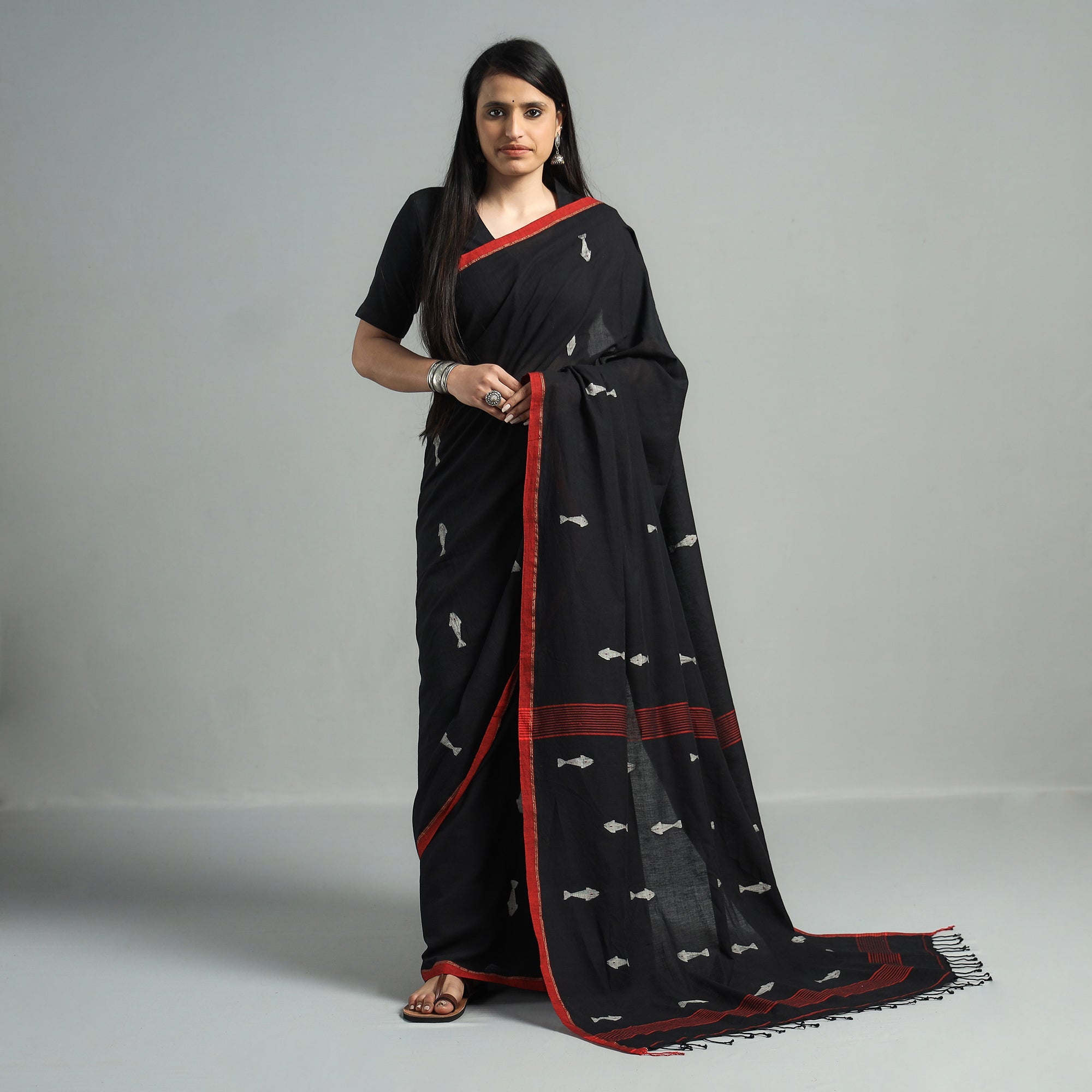 SASHA Black - Handwoven Cotton Phulia Bengal Jamdani Saree