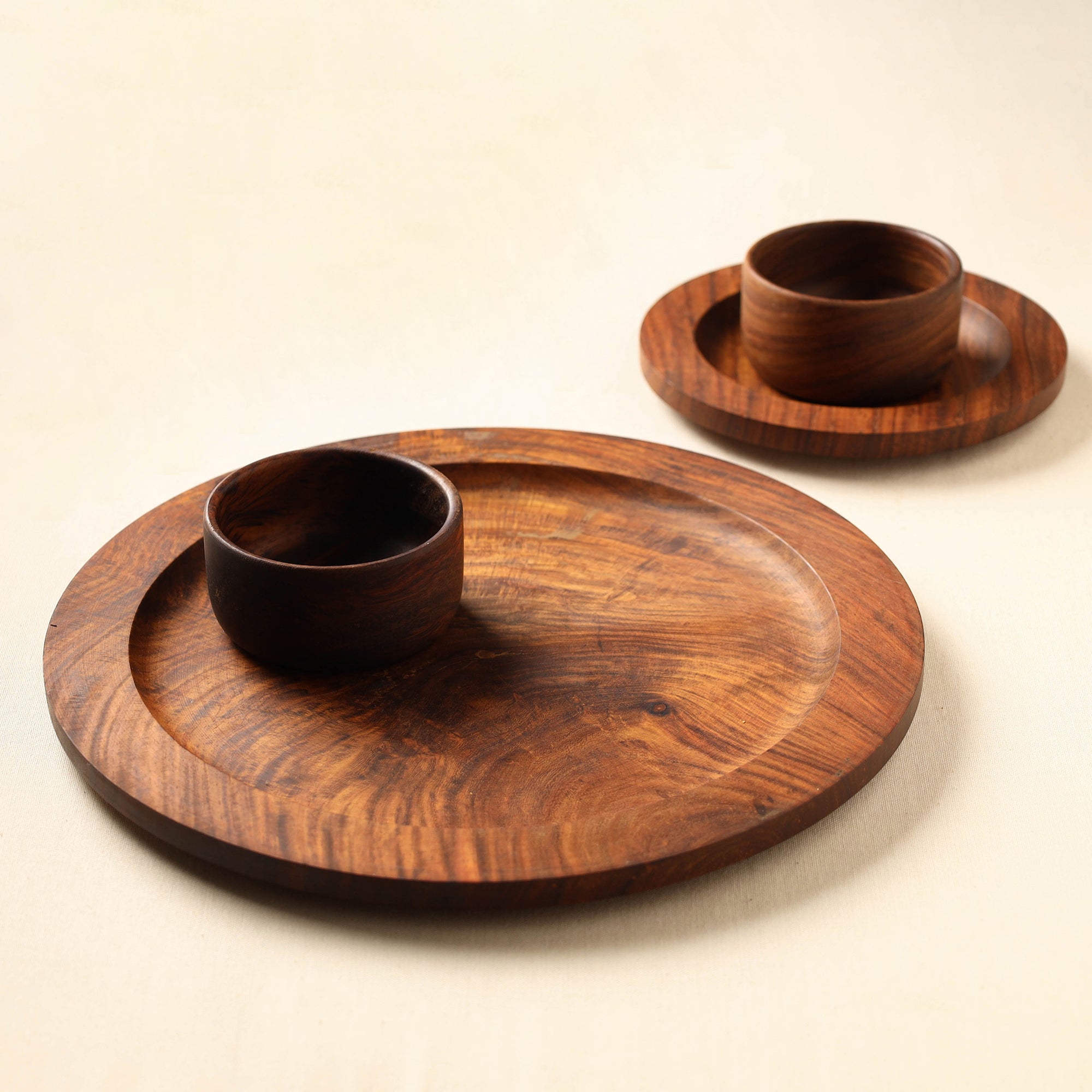 HAVELI CHRONICLES Brown - Handcrafted Sheesham Wooden Dinner Set (2 Plates & 2 Bowls)