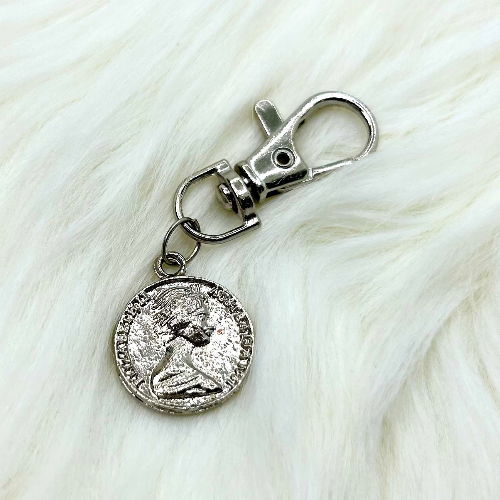 Casebasket Coin of Fortune Phone Charm - view 2