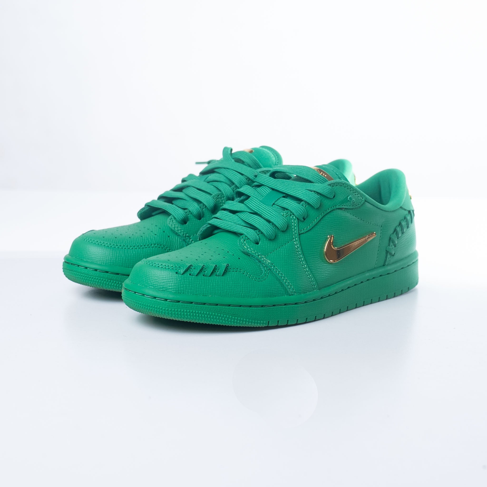 Nike Jordan 1 Low 'Method Of Make Lucky Green' - view 2