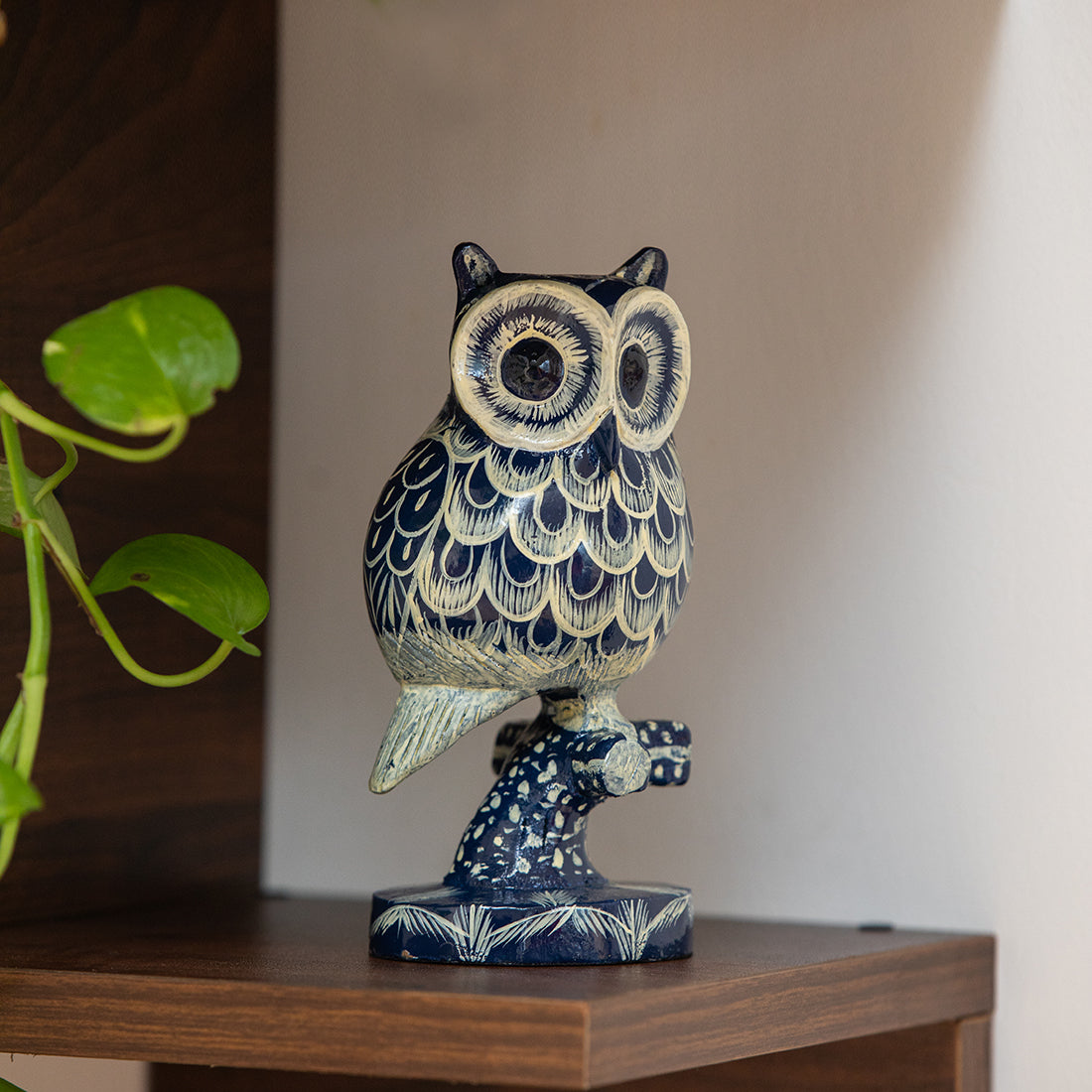 EXCLUSIVELANE 'The Consious Owl' Handpainted Showpiece In Eucalyptus Wood