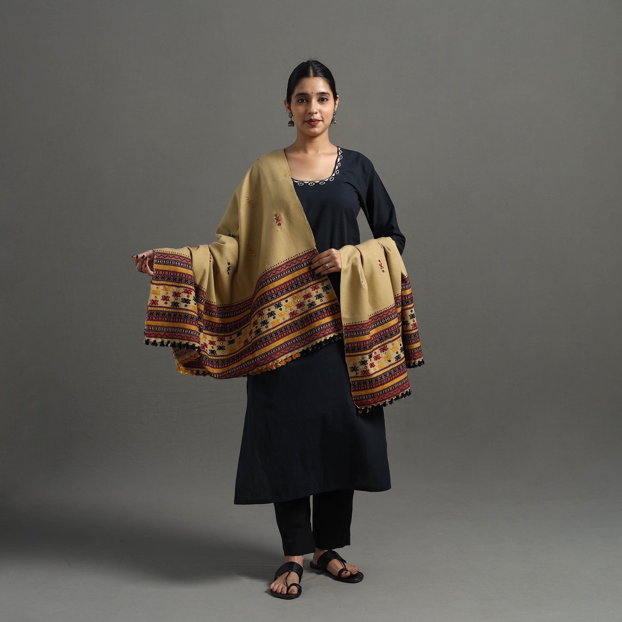 VANKAR BHIMJI KANJI Beige - Kutch Handwoven Mirror Work Woollen Shawl 16 - view 2