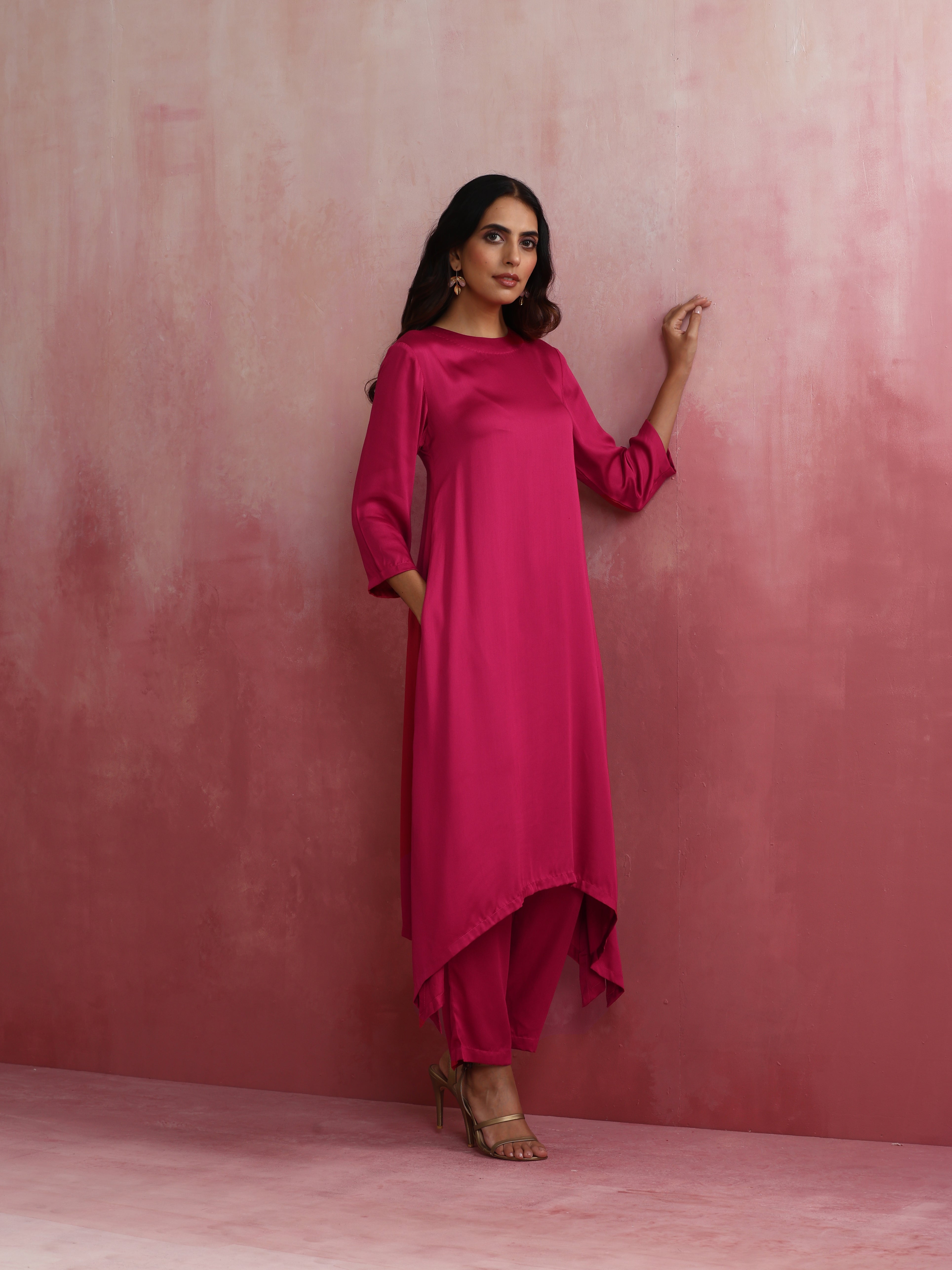 trueBrowns Magenta Highlow Modal Kurta Set - view 2