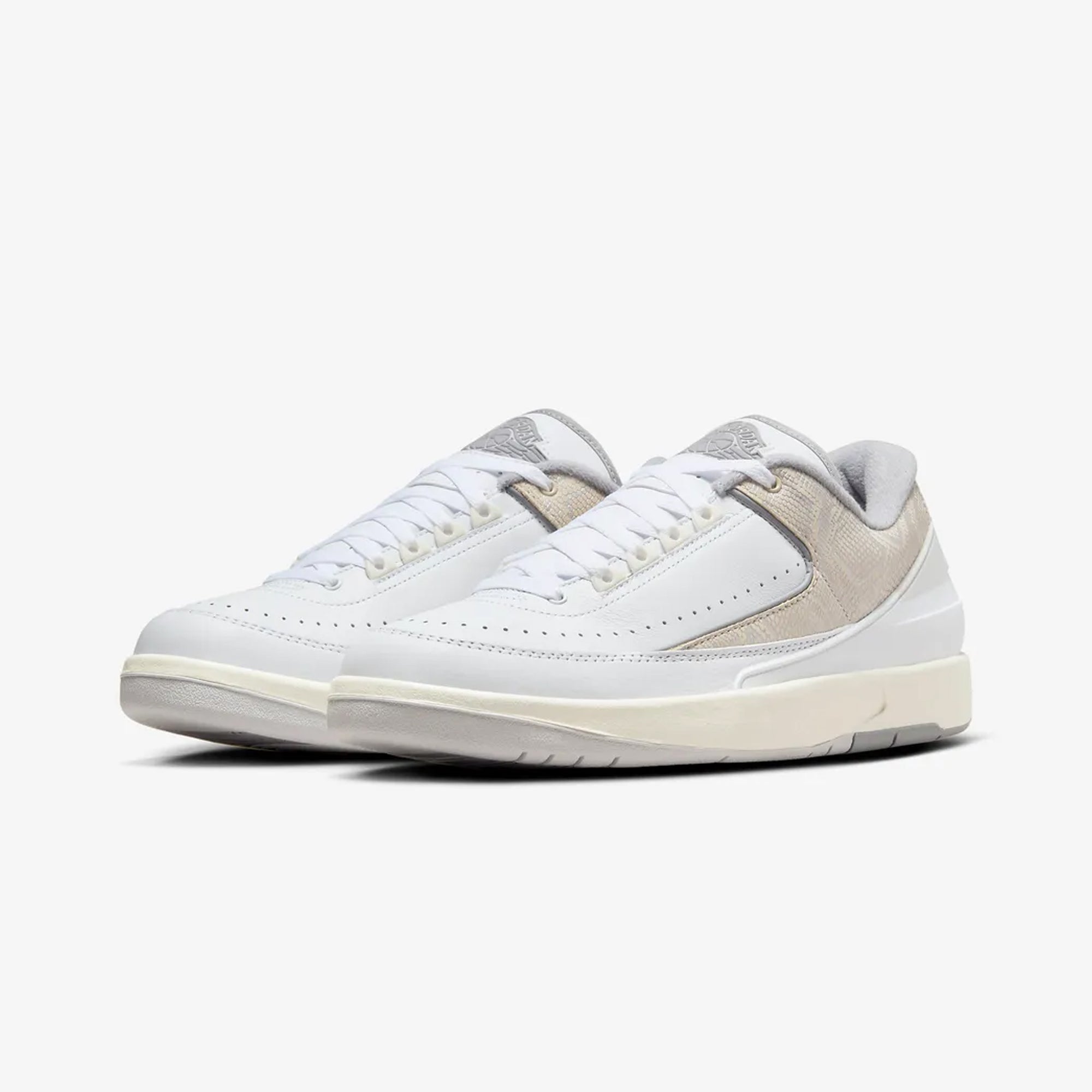 Jordan | AIR JORDAN 2 RETRO LOW { WHITE/CEMENT GREY-SANDDRIFT-NEUTRAL GREY