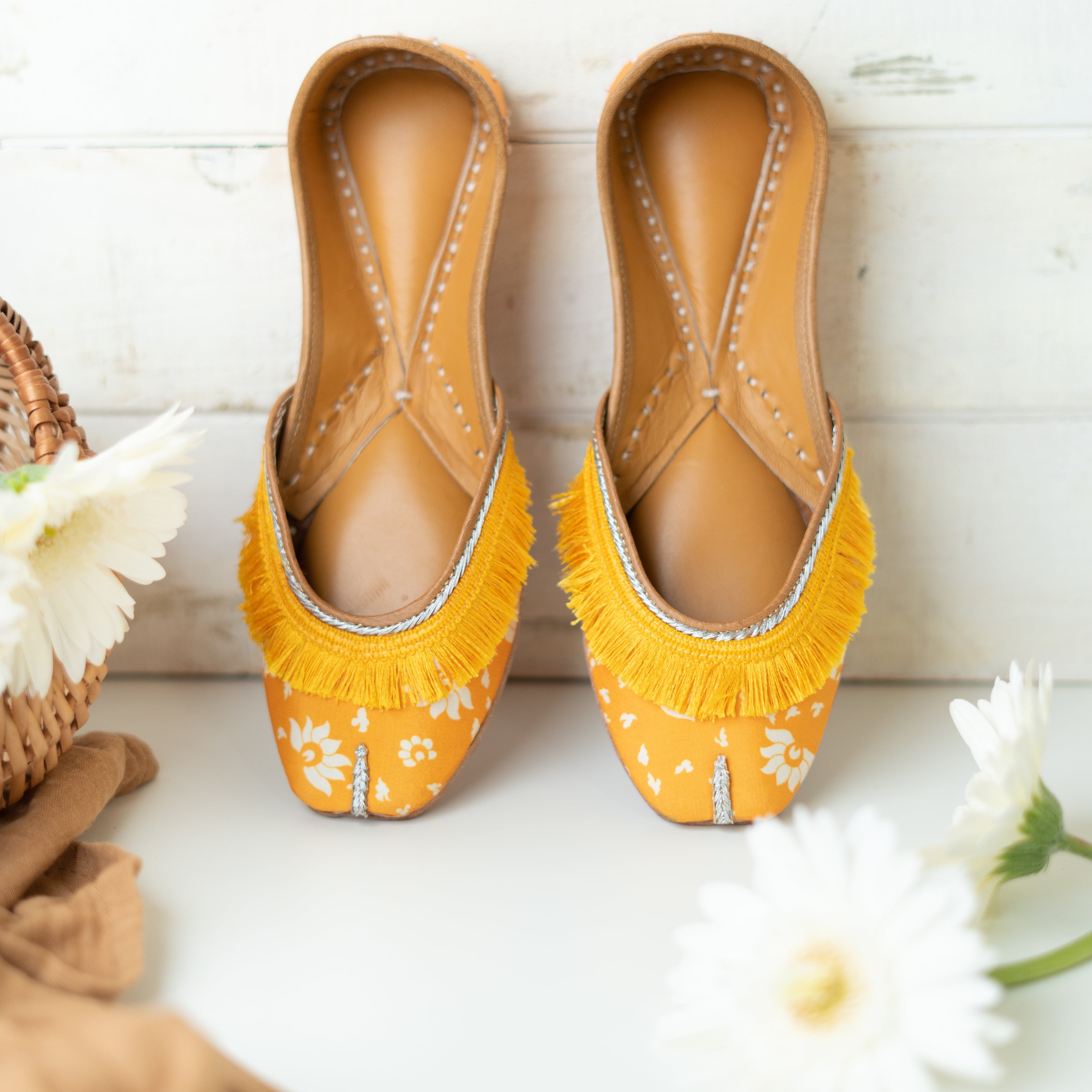BlackTree Yellow French Laced Printed Jutti