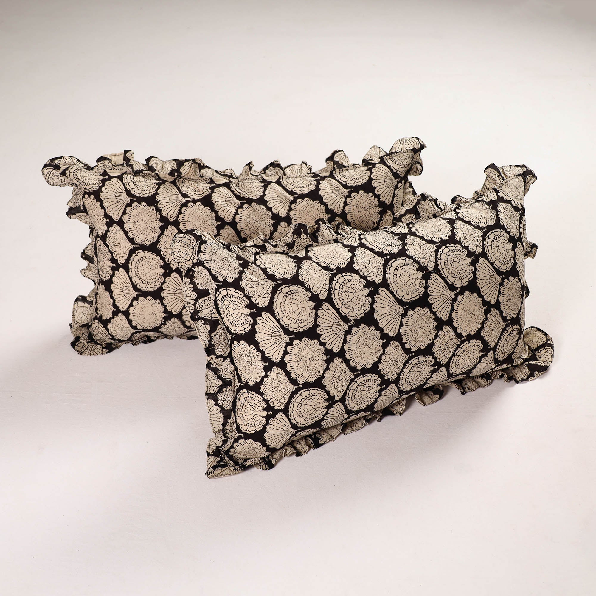 NOORI BAZAR Set of 2 Bagru Block Print Cotton Frill Pillow Covers 01