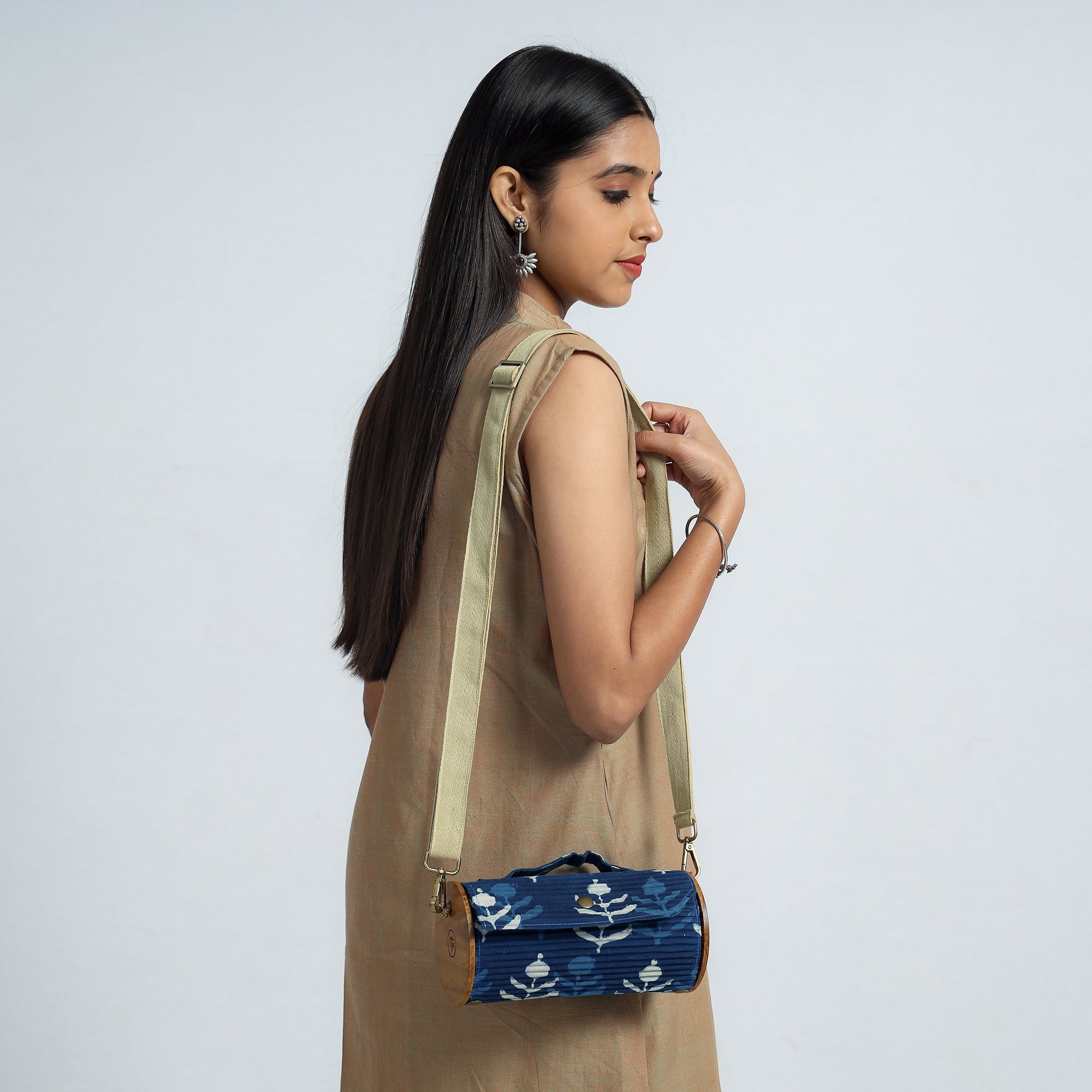 LUKKA CHUPPI Blue - DIY Round Sling Bag / Clutch With Changeable Sleeve