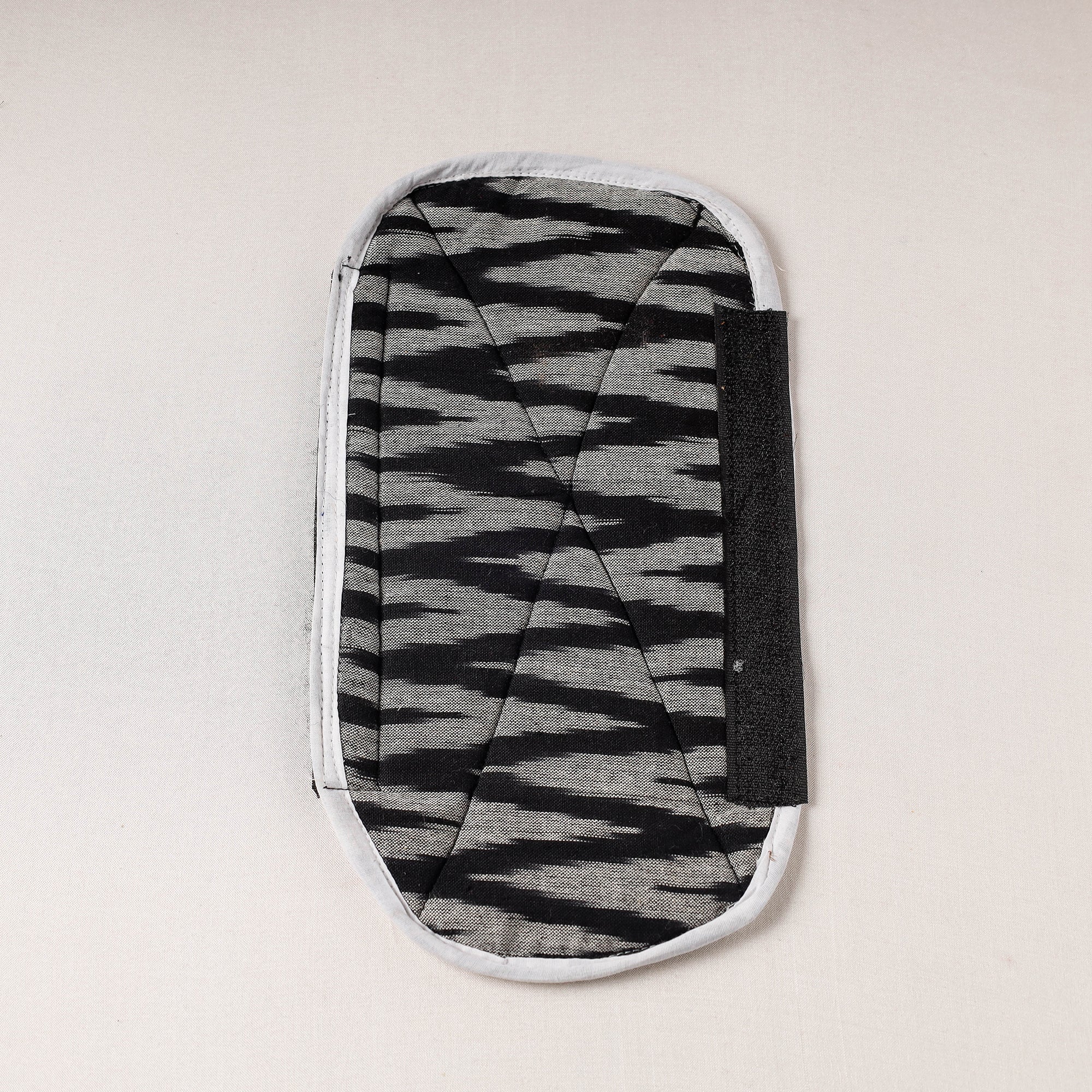 JALPARI Black - Pochampally Ikat Handmade Fridge Handle Cover