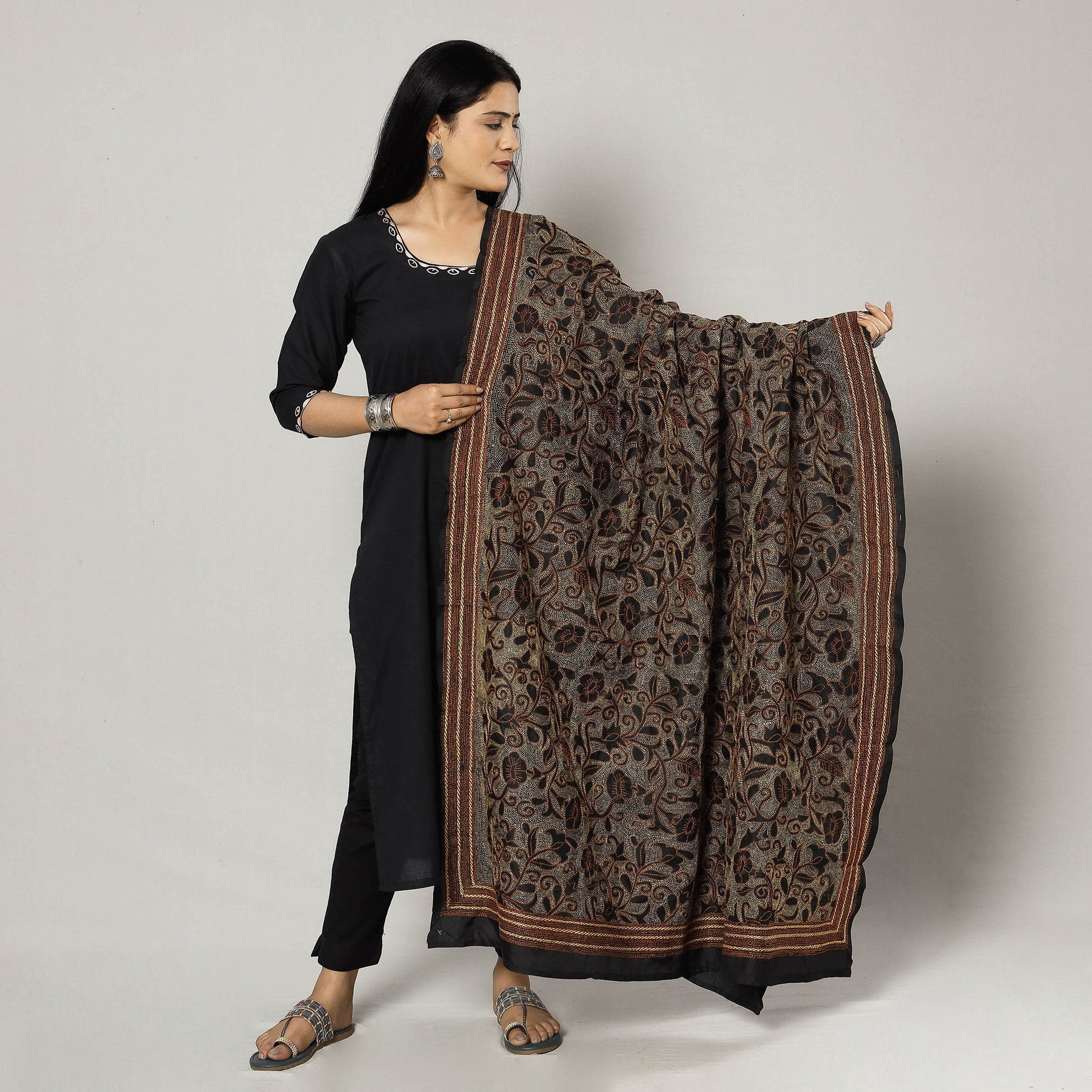 KHUSHBASH - HAPPY LOOM OF EAST Black - Bengal Nakshi Kantha Embroidery Tussar Silk Handloom Dupatta