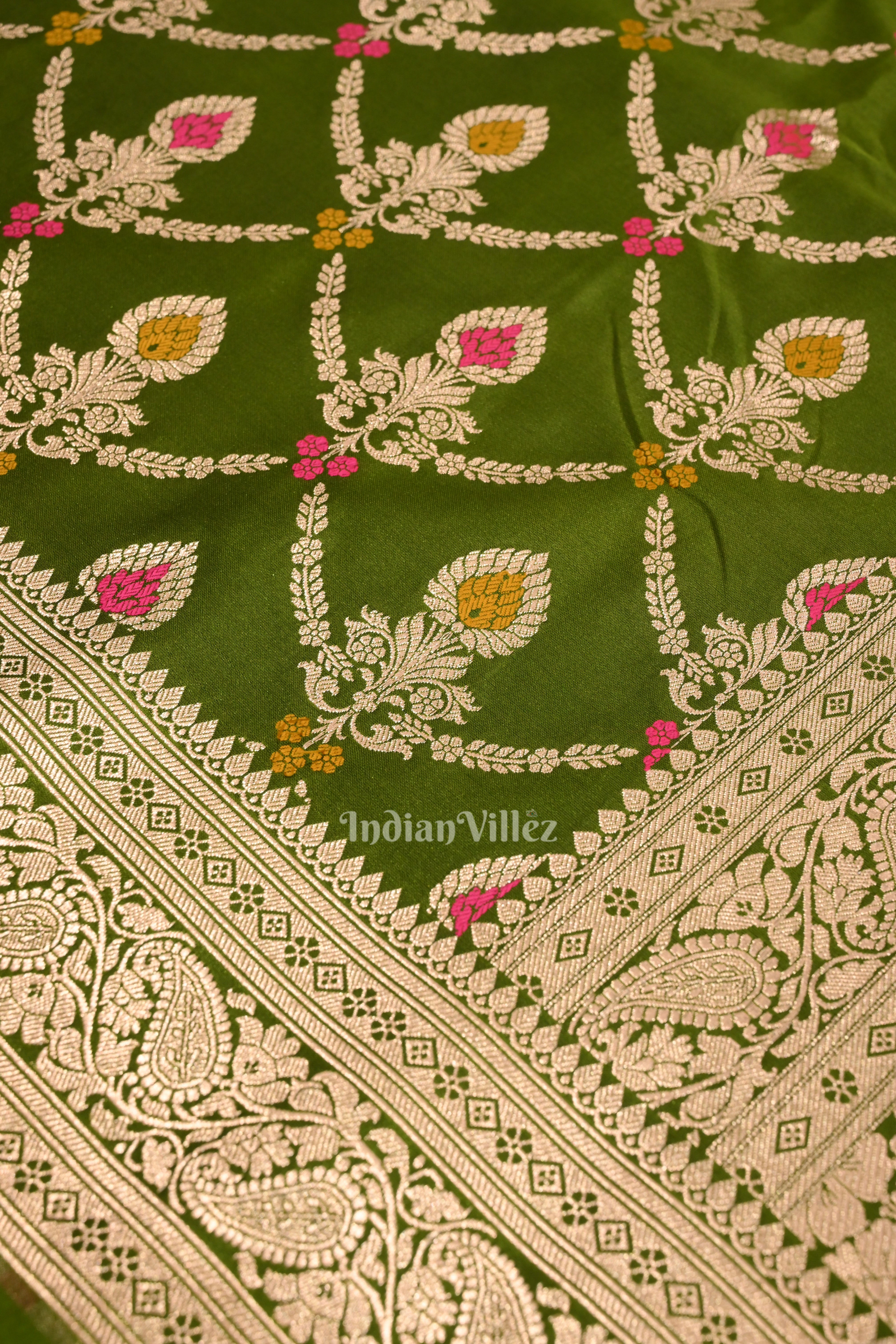 IndianVillèz Mehendi Green Meenakari Pure Mashru Satin Silk Banarasi Saree - view 2
