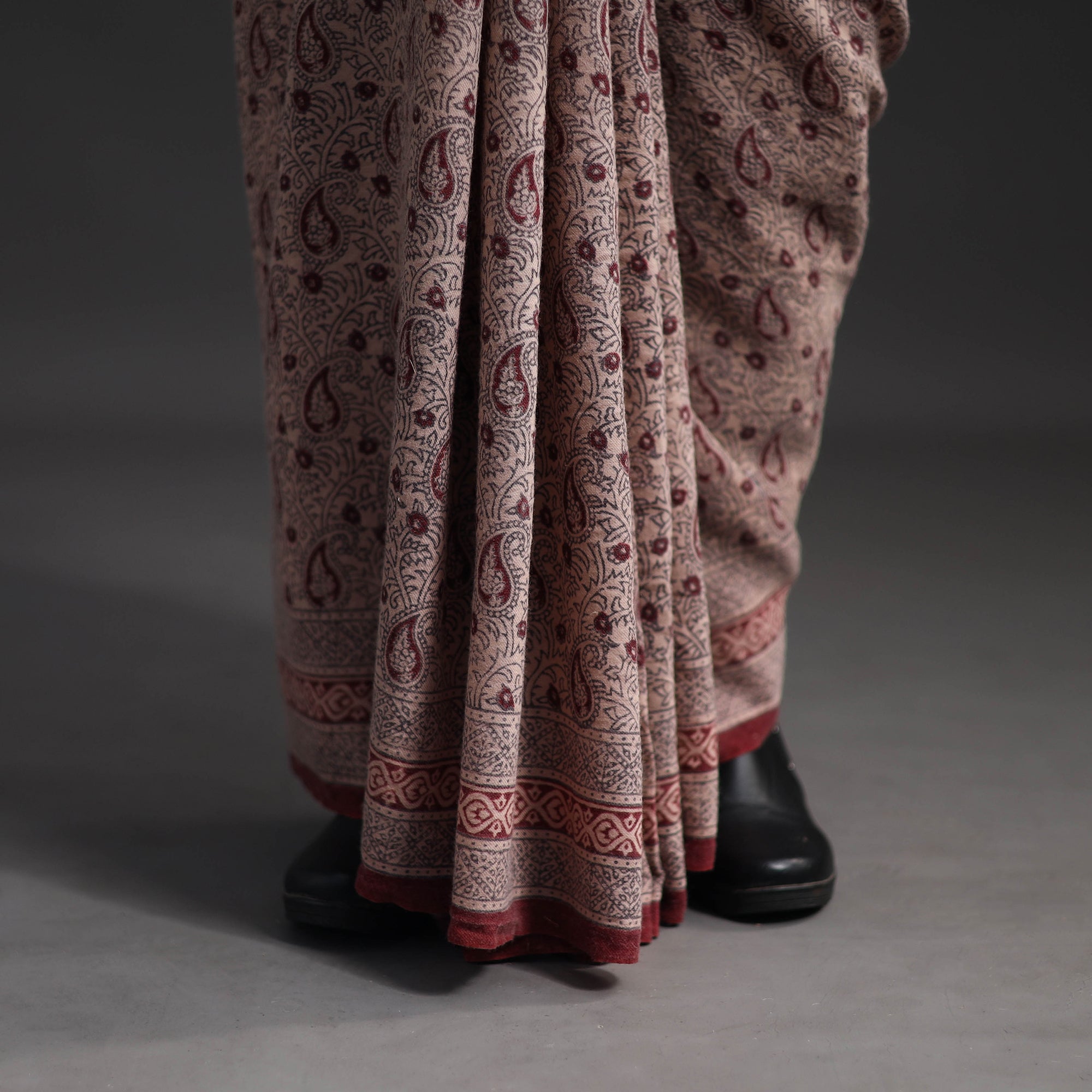 BAGH PRINTS BY UMAR FARUK KHATRI Brown - Handwoven Merino Wool Bagh Block Print Saree 01 - view 6