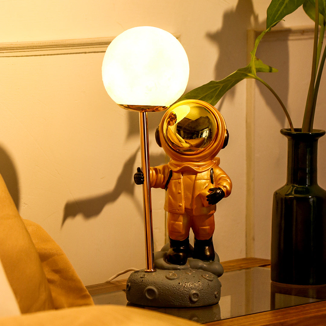 Kush Trading Astronaut Moon Lamp - view 3