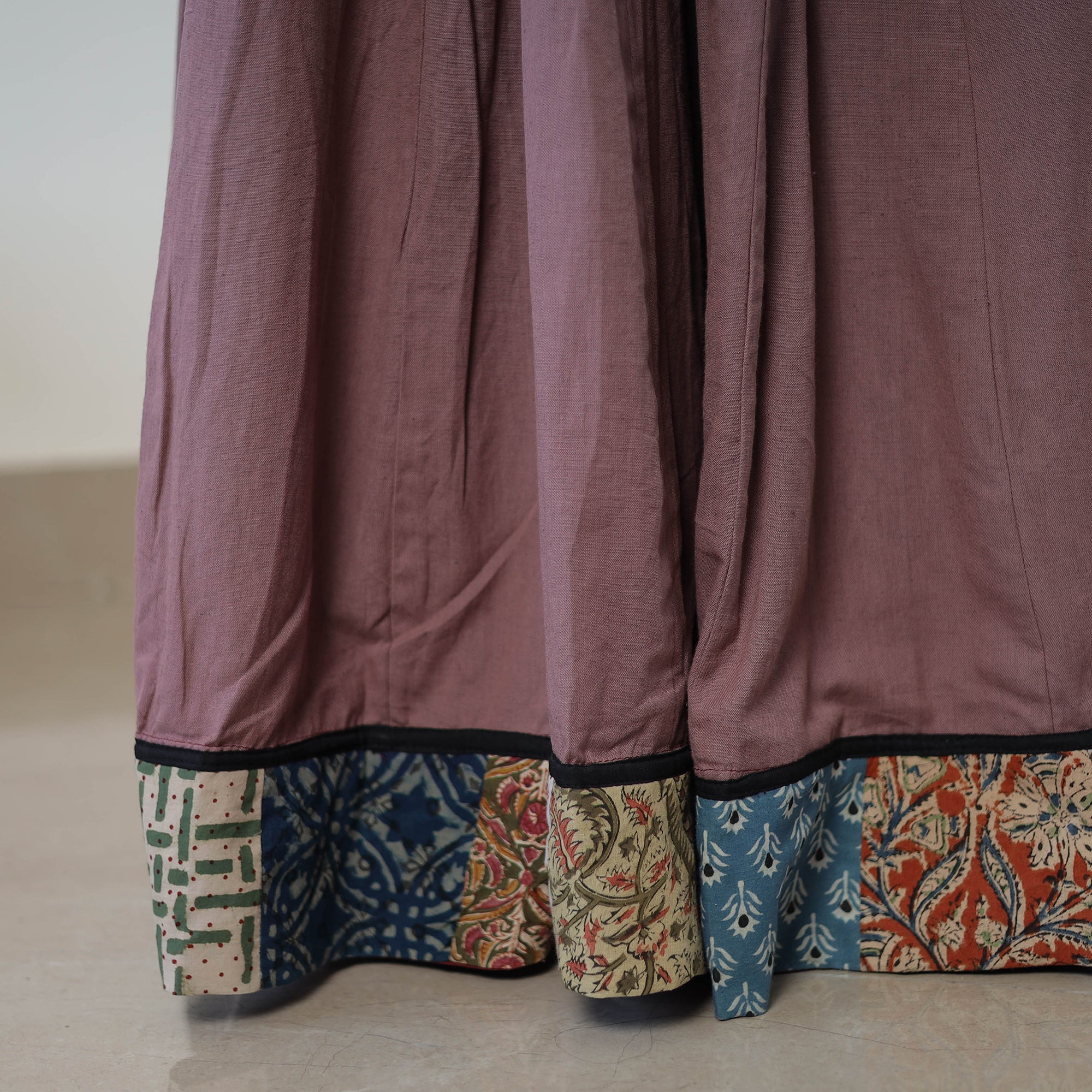 NOORI BAZAR 24 Kali Plain Cotton Skirt with Patchwork Border 01 - view 6