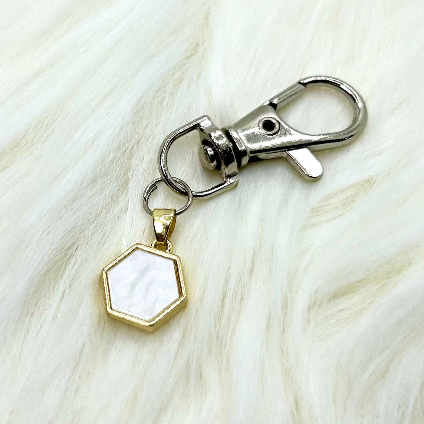 Casebasket HexaGlow Phone Charm - view 2