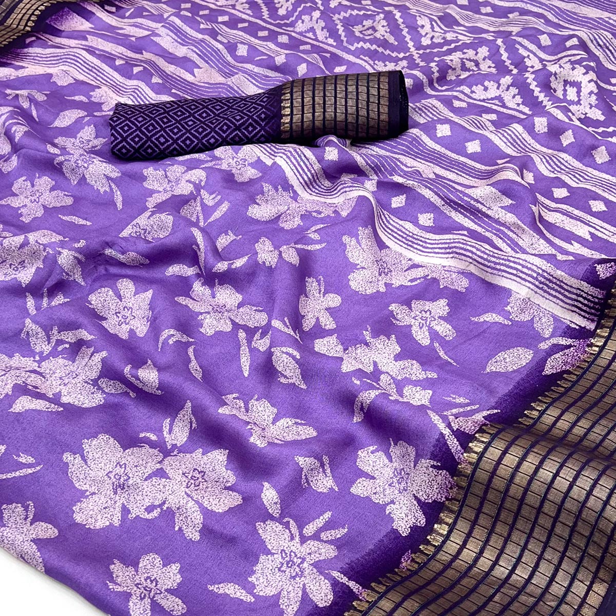 Peachmode Lavender Floral Printed Georgette Saree With Woven Border - view 2