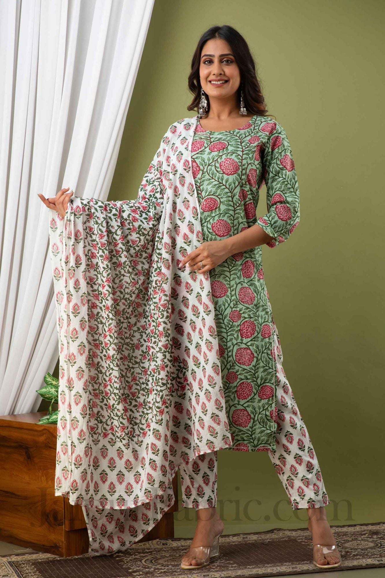 JaipurFabric® Women Green Floral Print Cotton Kurti with Pant & Dupatta