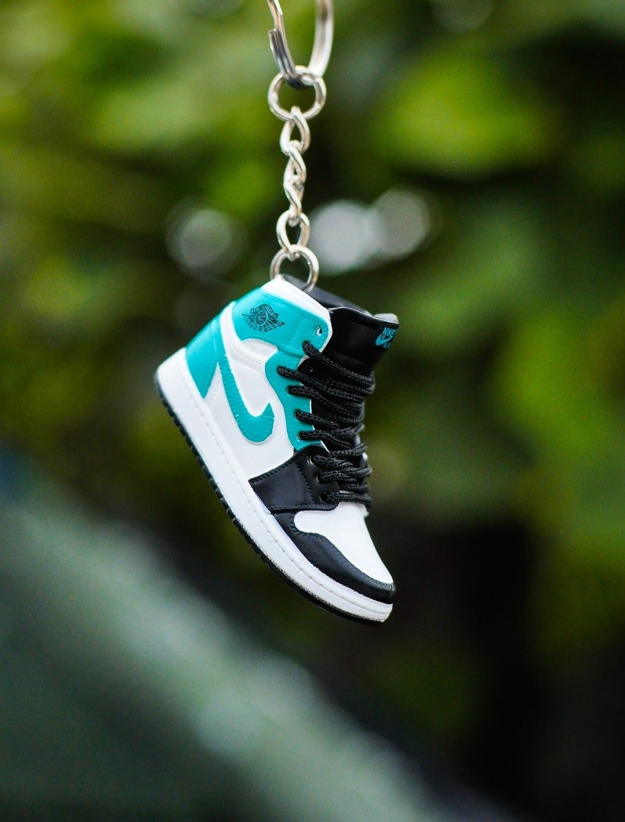 Kicks Machine 3D Sneaker Keychain AJ1 Mid Igloo - view 2