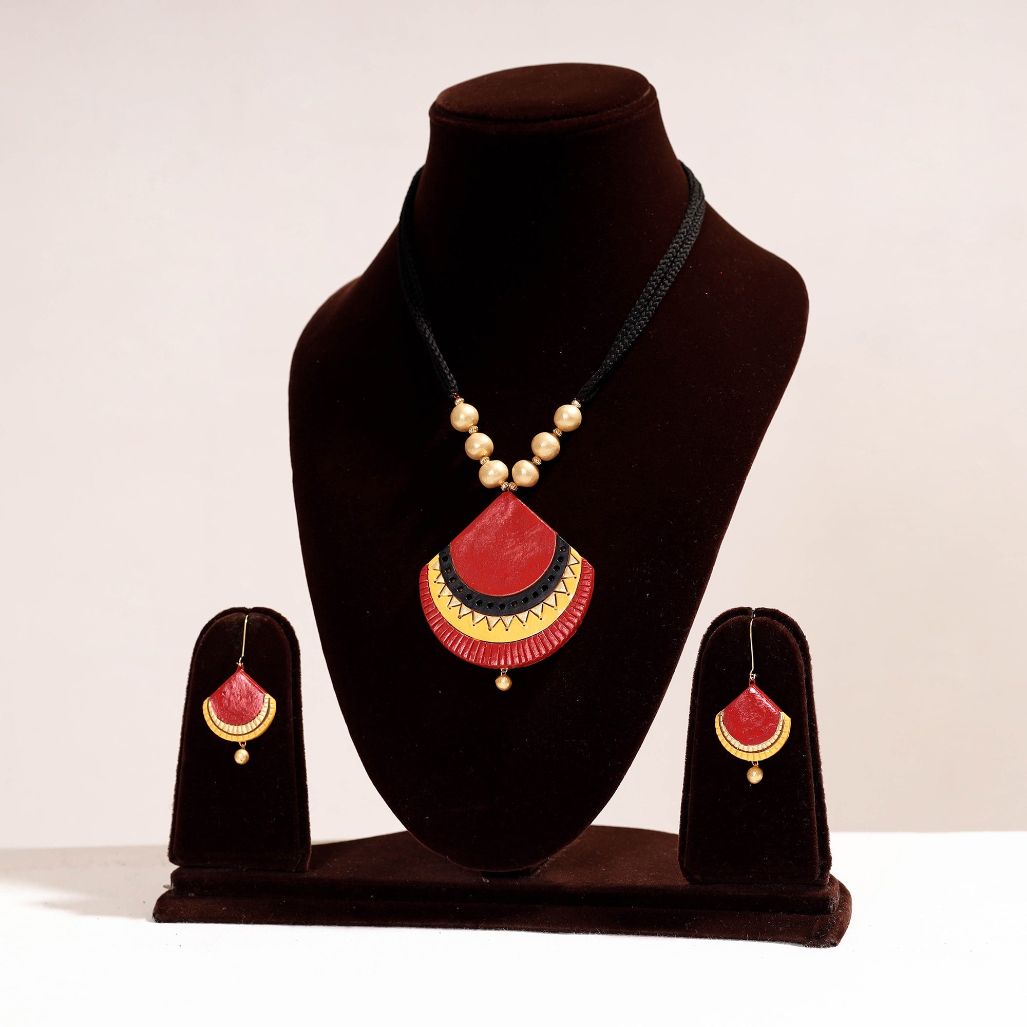 KHUSHBASH - HAPPY LOOM OF EAST Bishnupur Handpainted Terracotta Necklace Set