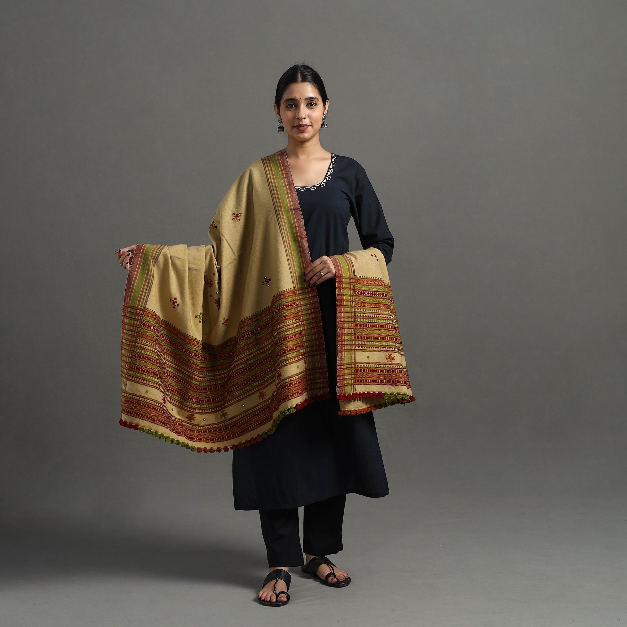 VANKAR BHIMJI KANJI Beige - Kutch Handwoven Mirror Work Woollen Shawl 08 - view 2