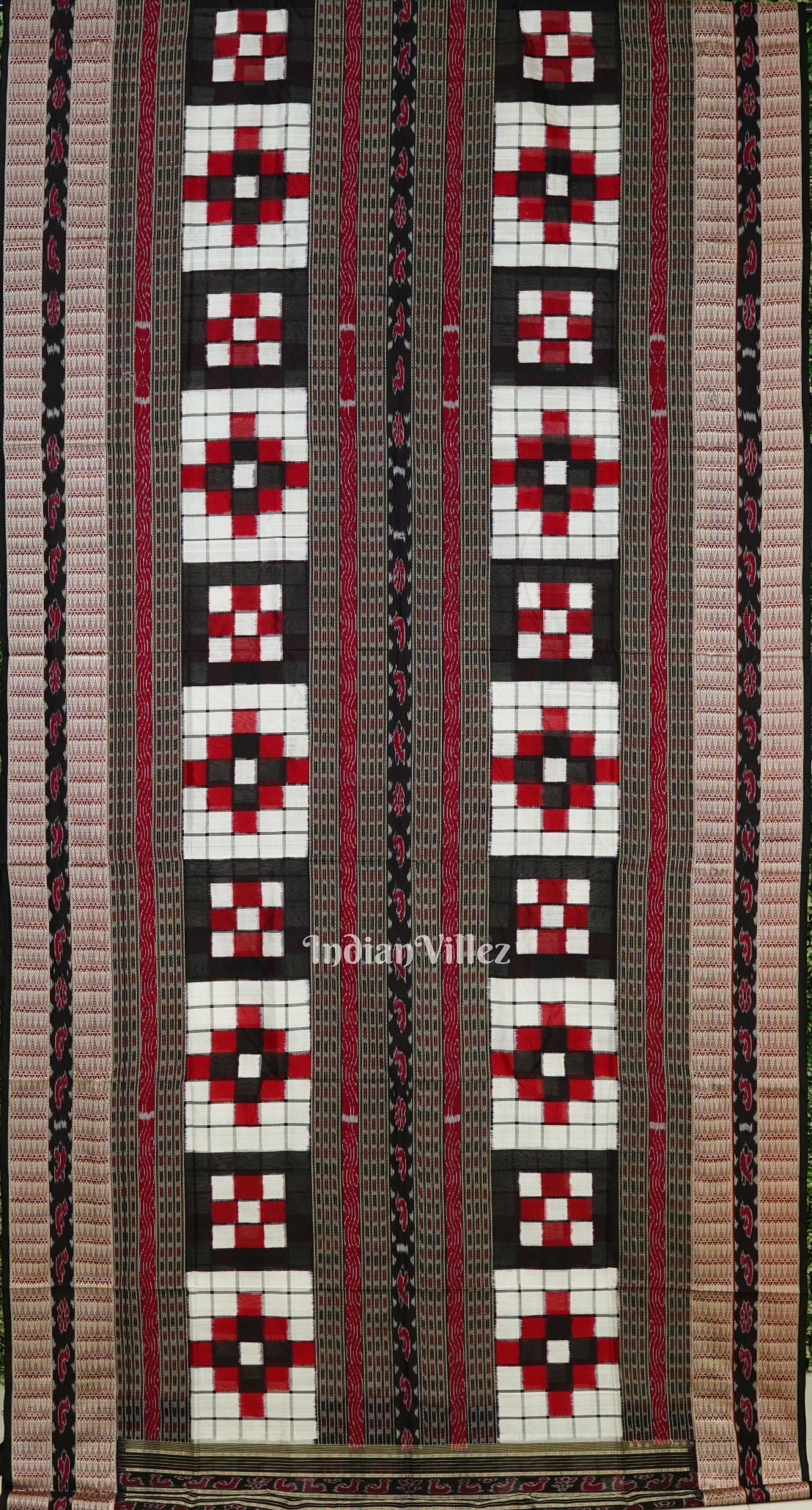 IndianVillèz Black White Pasapali Theme Bichitrapuri Silk Saree - view 3