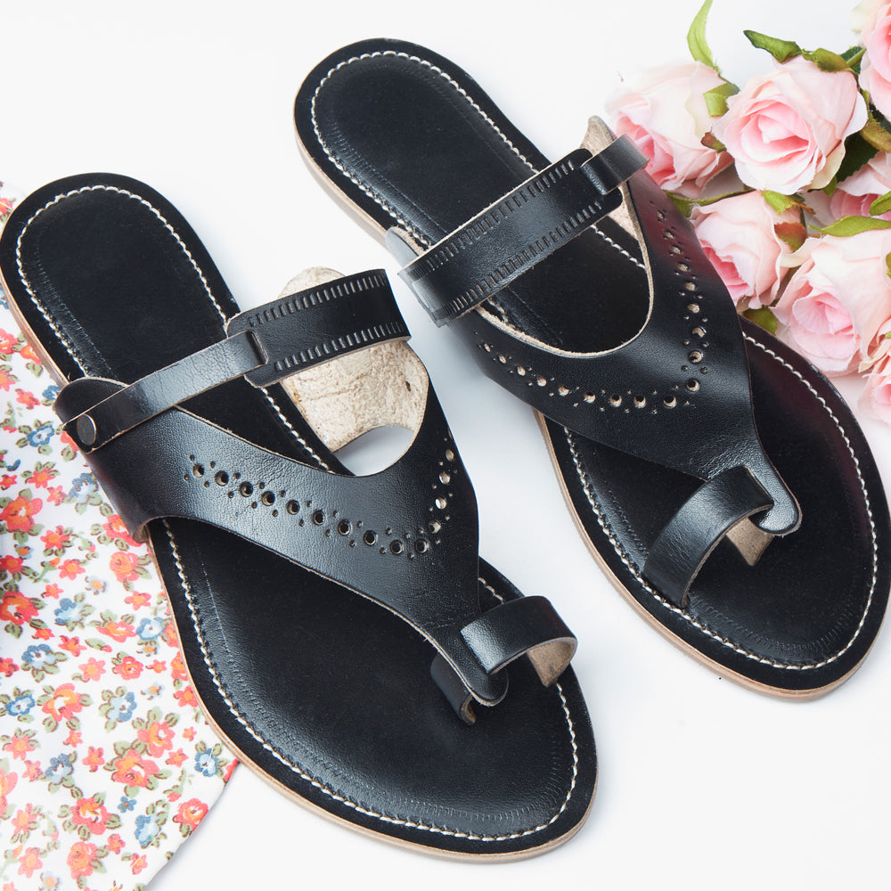 KORAKARI Black Handstitched Leather Kolhapuri Women Slipper