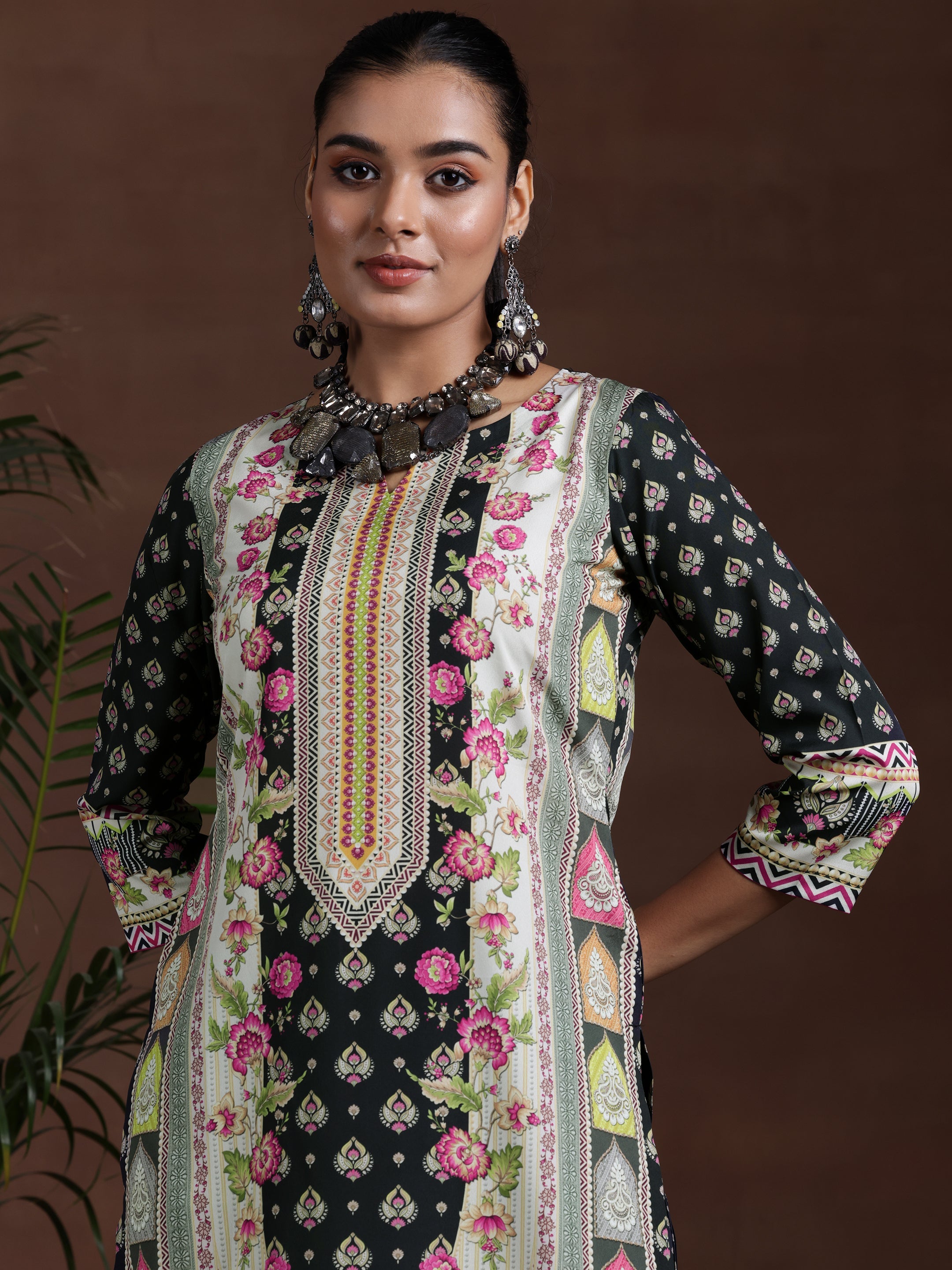Libas Black Printed Poly Crepe Straight Suit With Dupatta - view 6