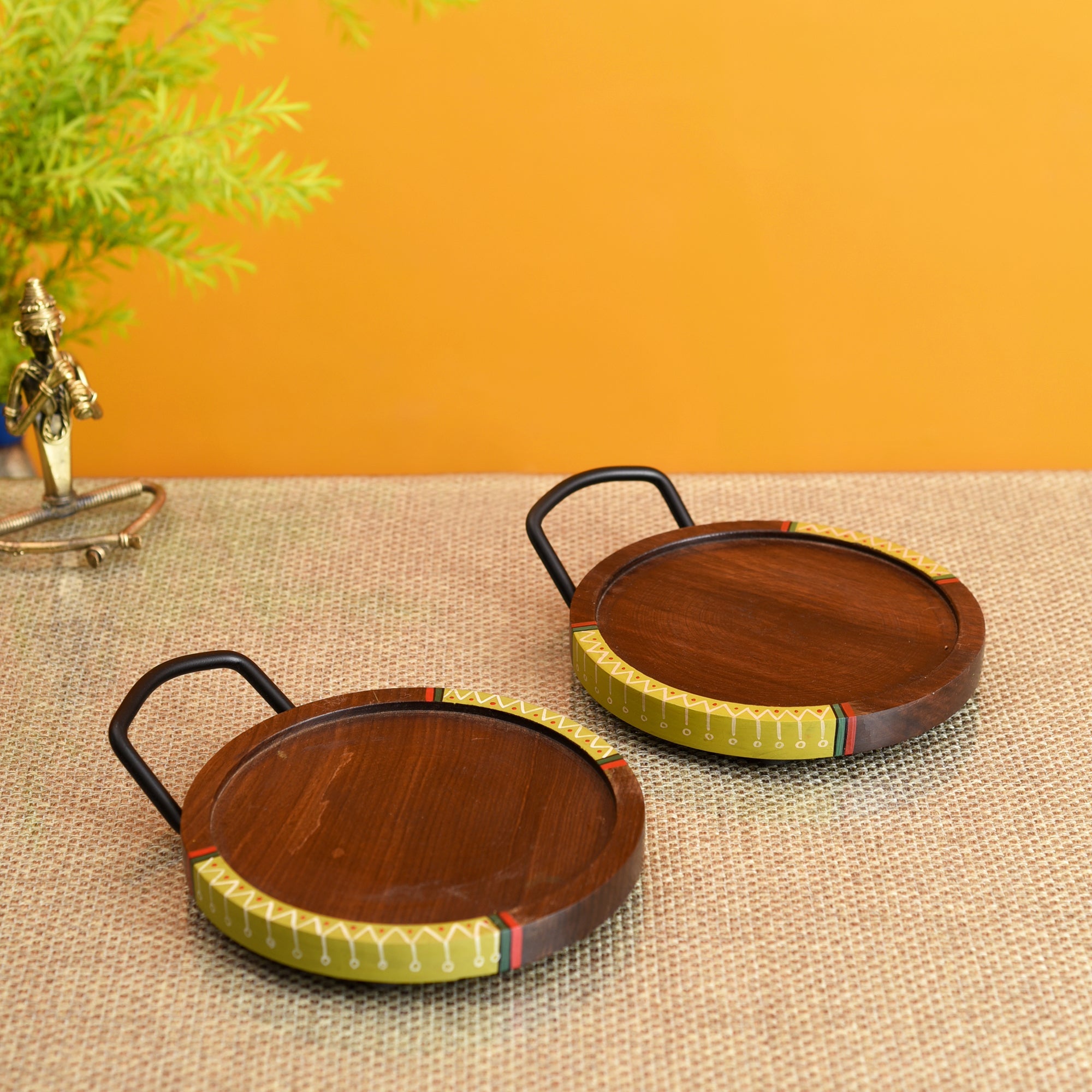 ART CREATIONS BY SUMAN SONTHALIA Brown - Round Snack Tray So2 with Metal Handle (7.5x6x0.5)