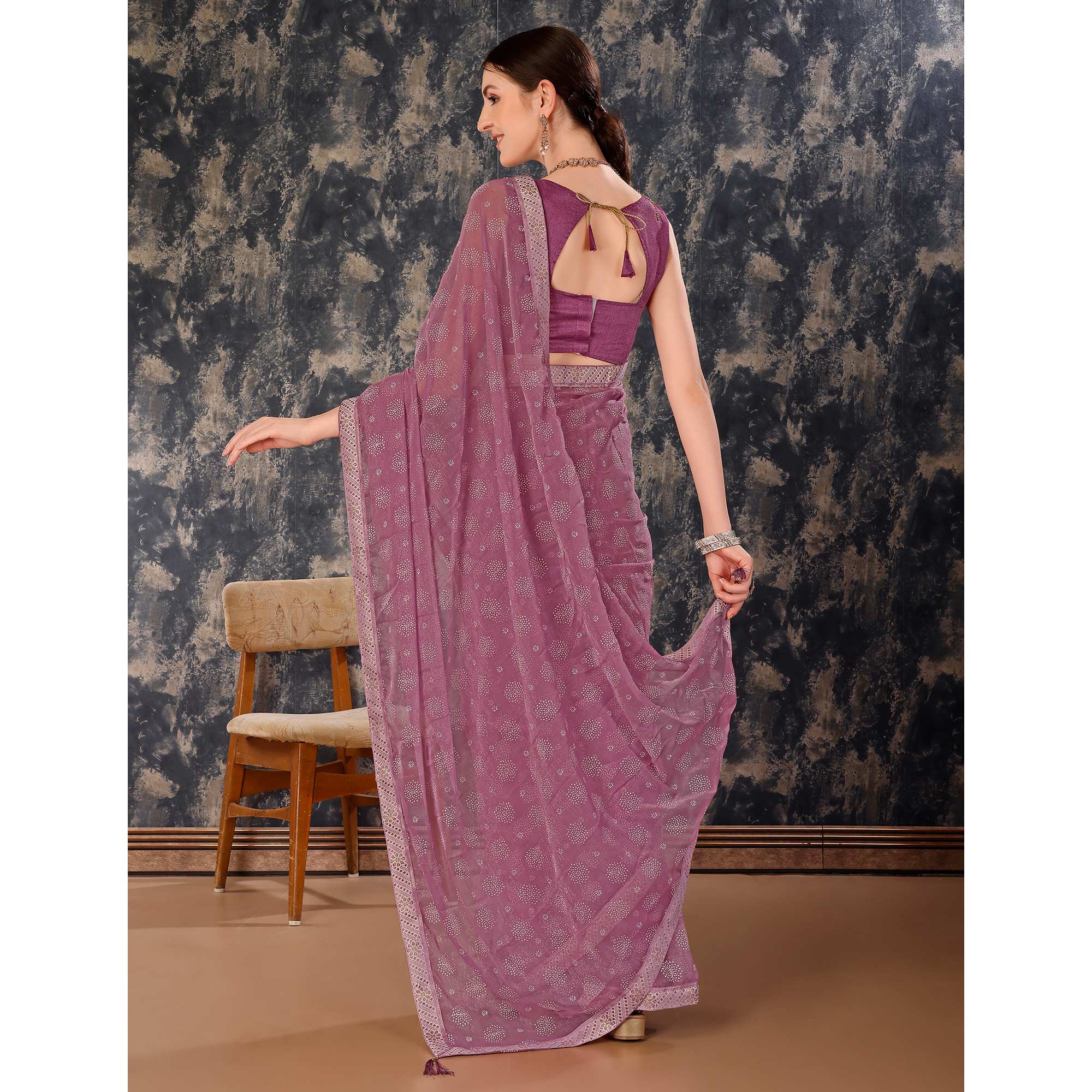 Peachmode Mauve Printed Chiffon Saree With Lace Border - view 6