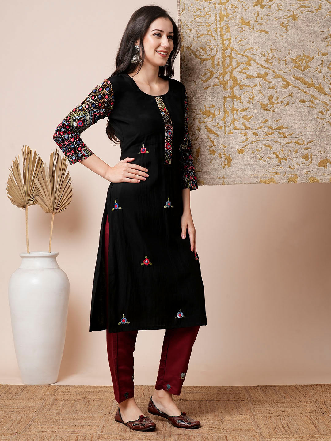FASHOR Solid Floral Embroidered Straight Fit Kurta - Black - view 5