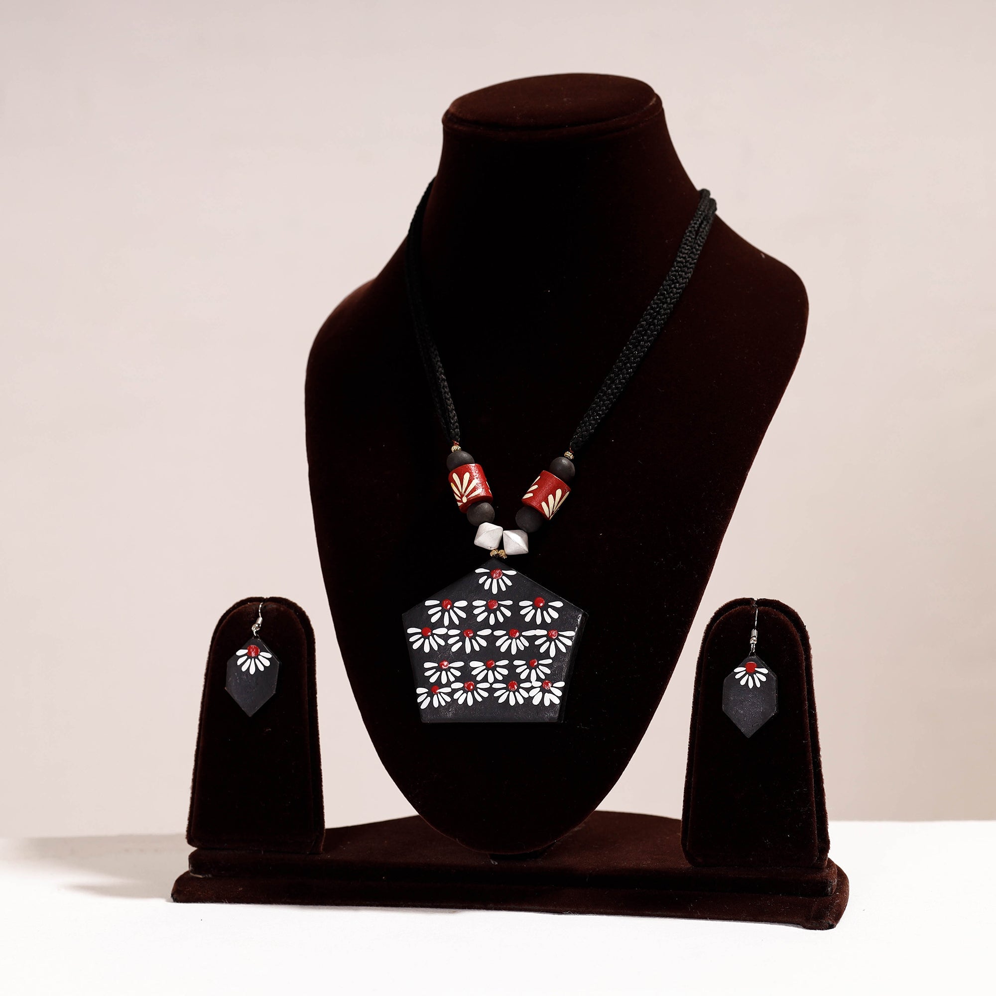 KHUSHBASH - HAPPY LOOM OF EAST Bishnupur Handpainted Terracotta Necklace Set
