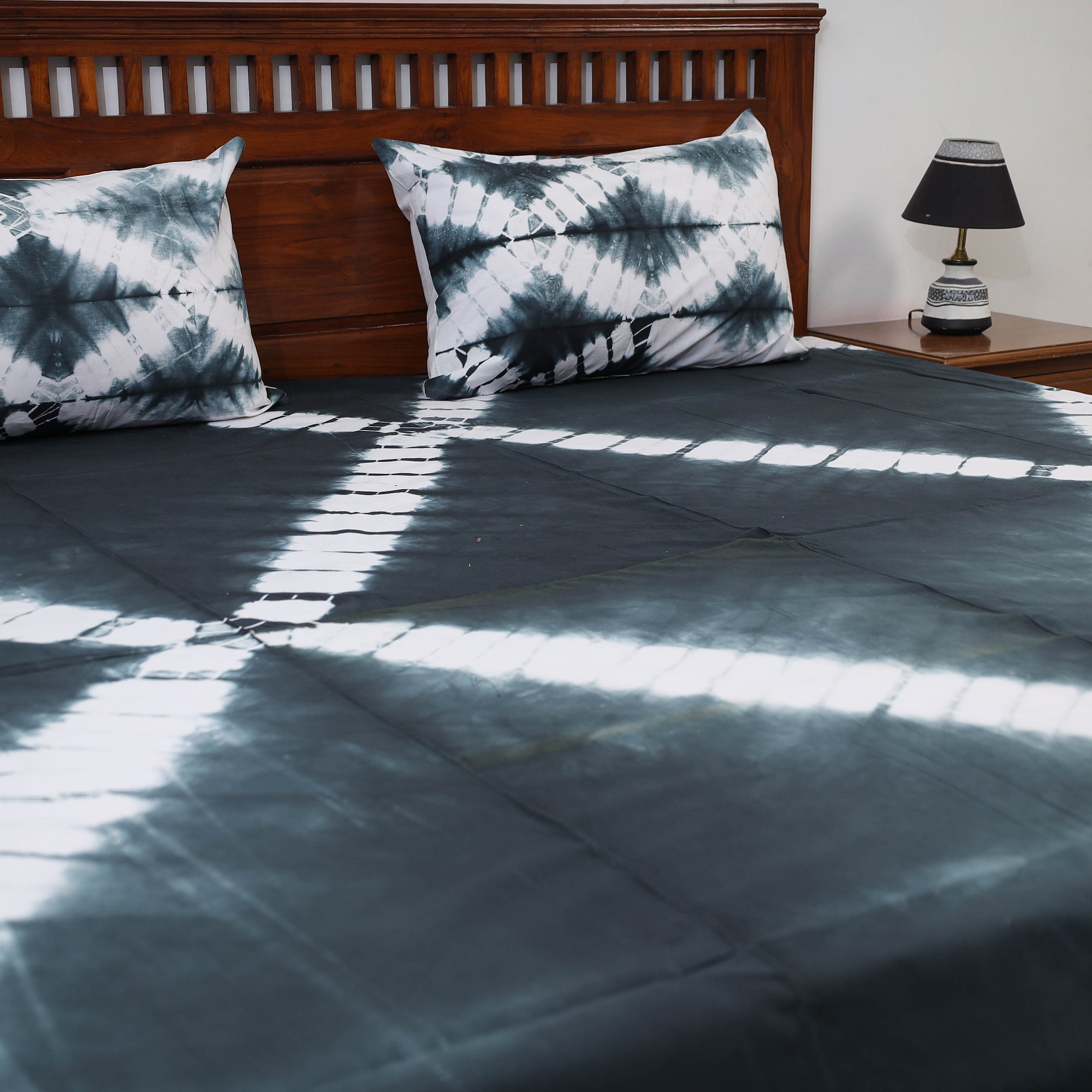 HAVELI CHRONICLES Black - Tie & Dye Cotton Double Shibori Bed Sheet Set - view 2