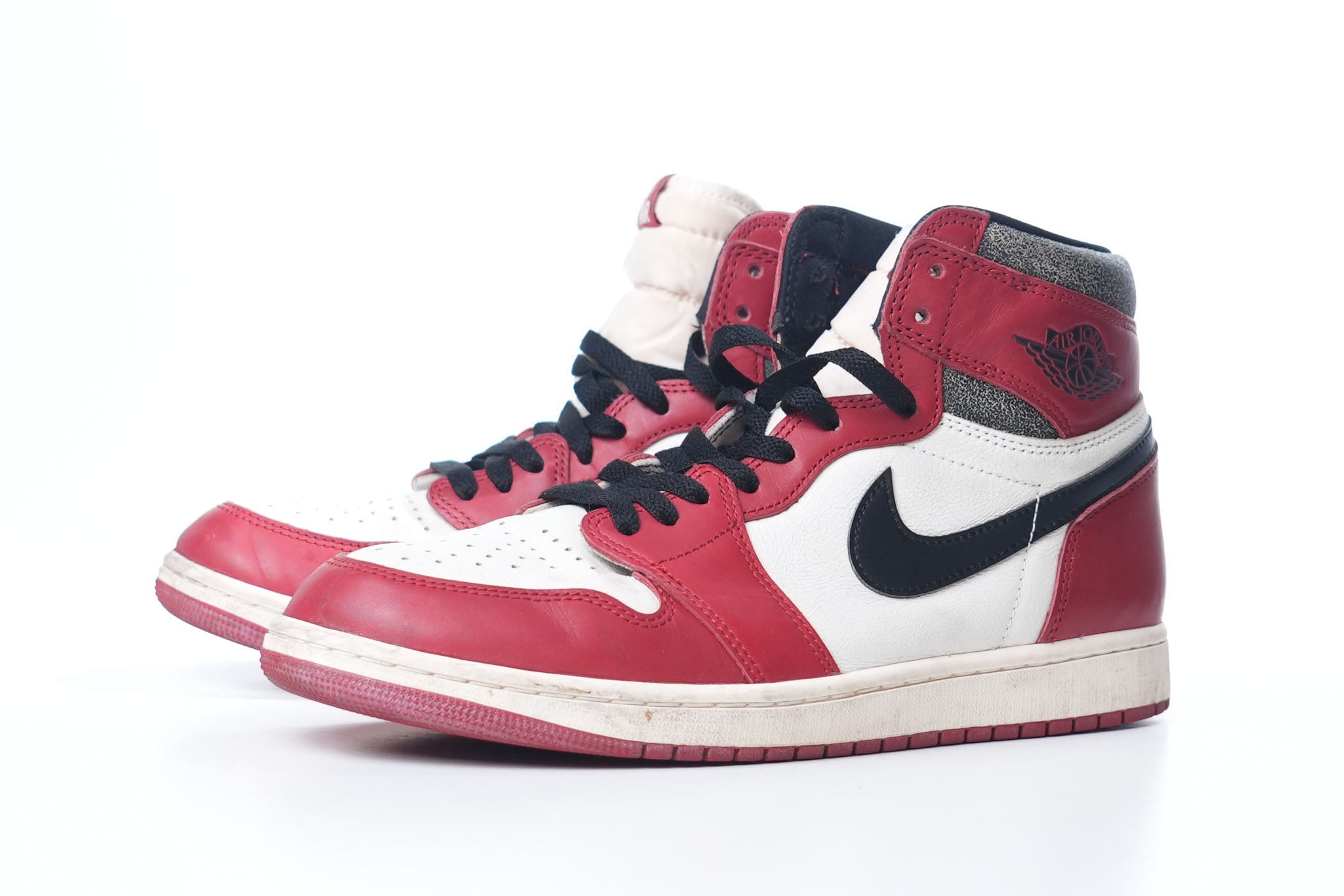 Nike Air Jordan Retro 1 High OG Chicago Lost Found - view 2