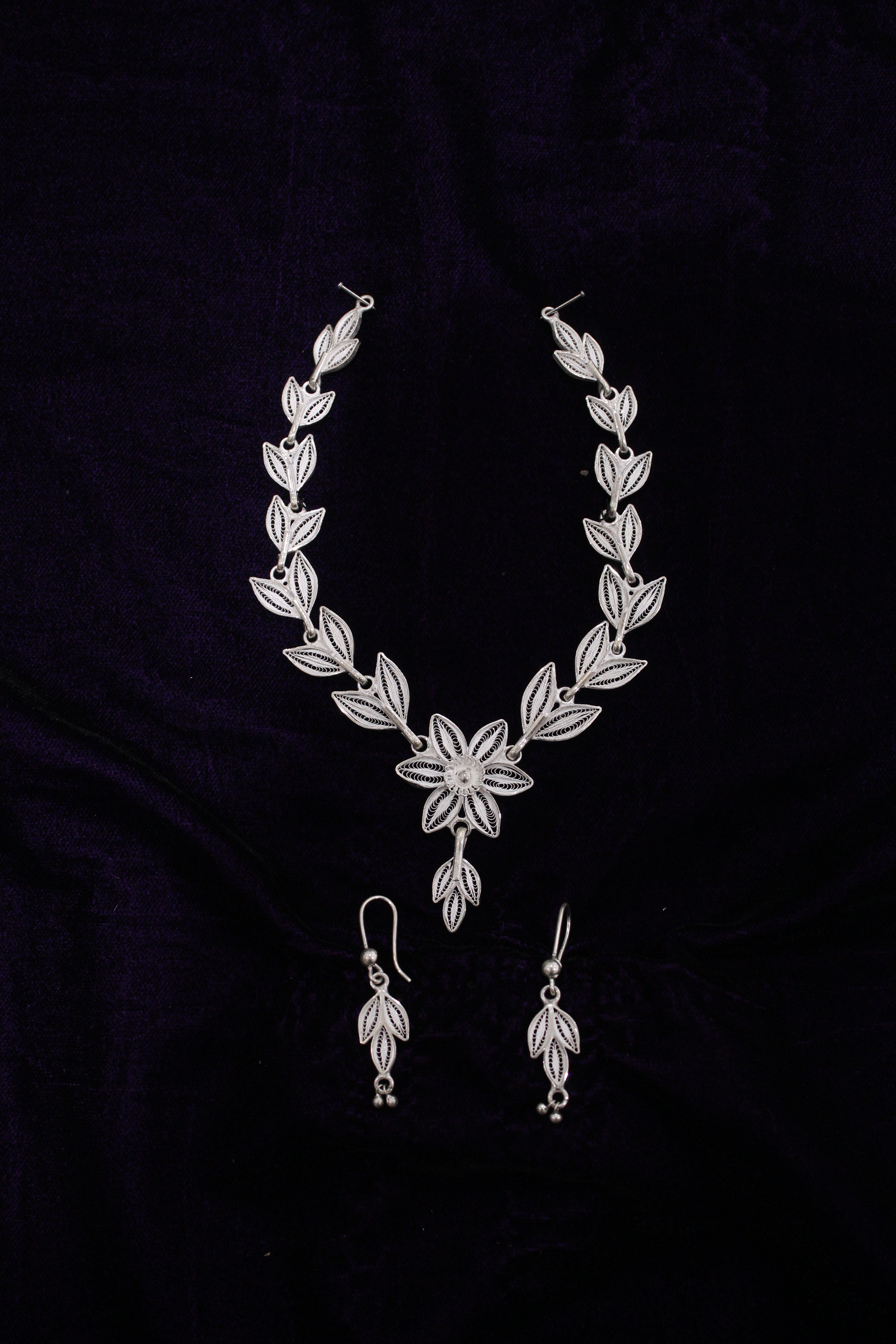 Indianvillez Silver Filigree Floral Necklace With Earring Set - view 3