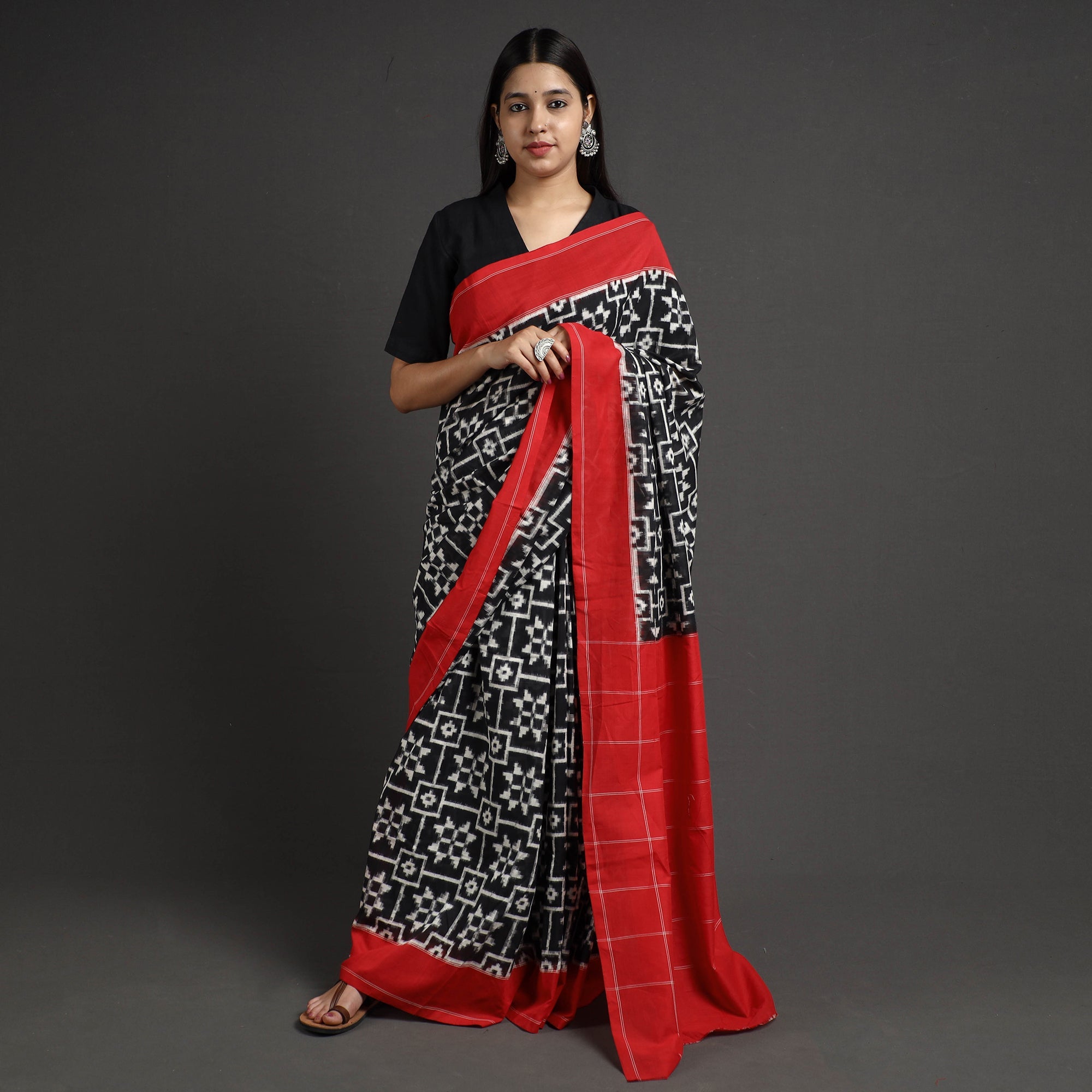 POCHAMPALLY IKAT WEAVES BY GOVARDHAN Black - Telia Rumal Pochampally Double Ikat Weave Handloom Cotton Saree