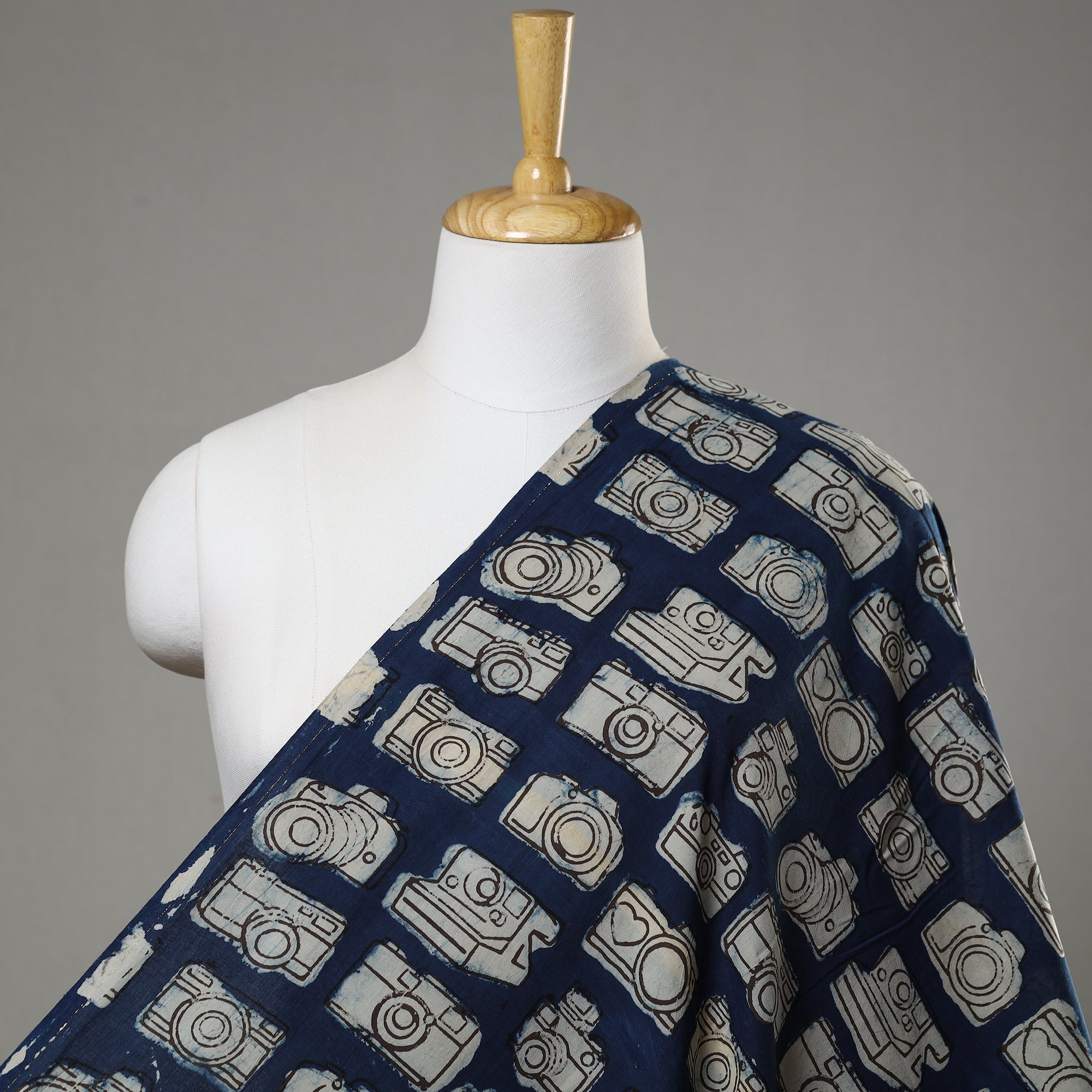 BINDAAS UNLIMITED रोल कैमरा Action - Dark Sky Blue Bindaas Block Print Cotton Fabric 08
