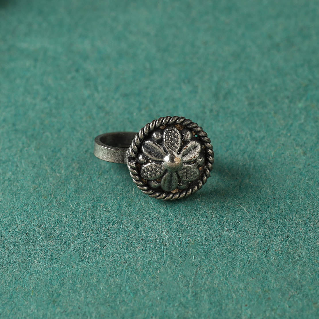 HAVELI CHRONICLES Antique Padma Sterling Silver Nosepin - view 2