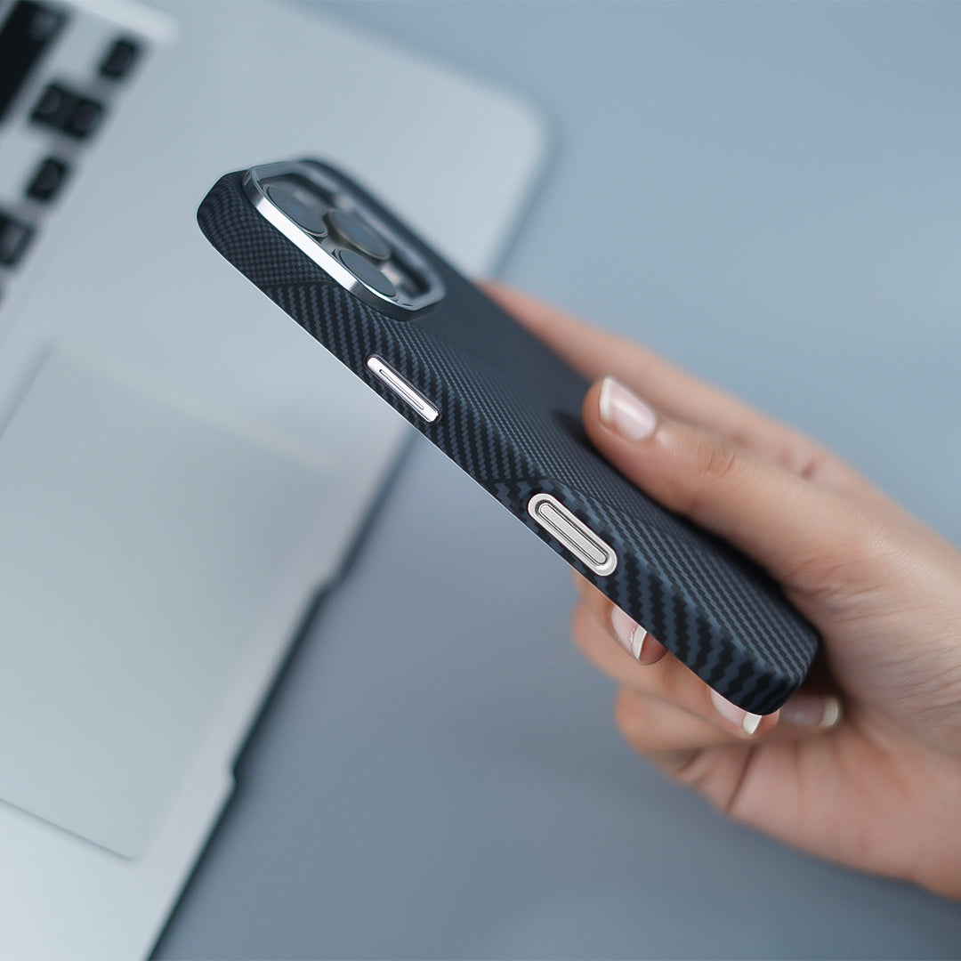 Million Cases iPhone 16 Series Rugged Elite Carbon Fiber Armor Case - view 10