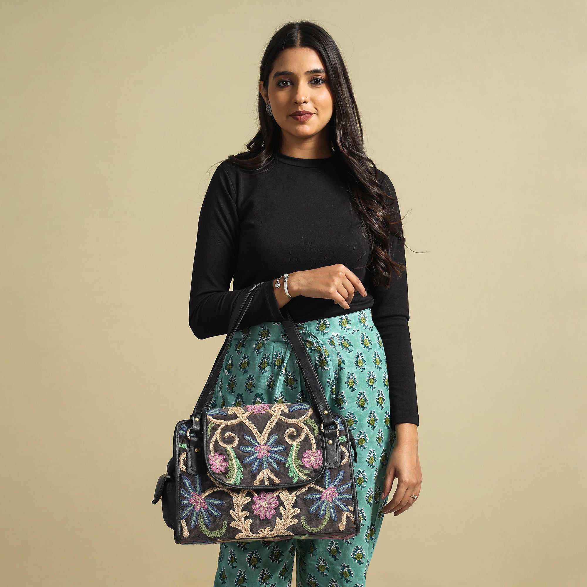 ITOKRI CRAFTS INITIATIVE Black - Original Crewel Hand Embroidery Leather & Velvet Hand Bag