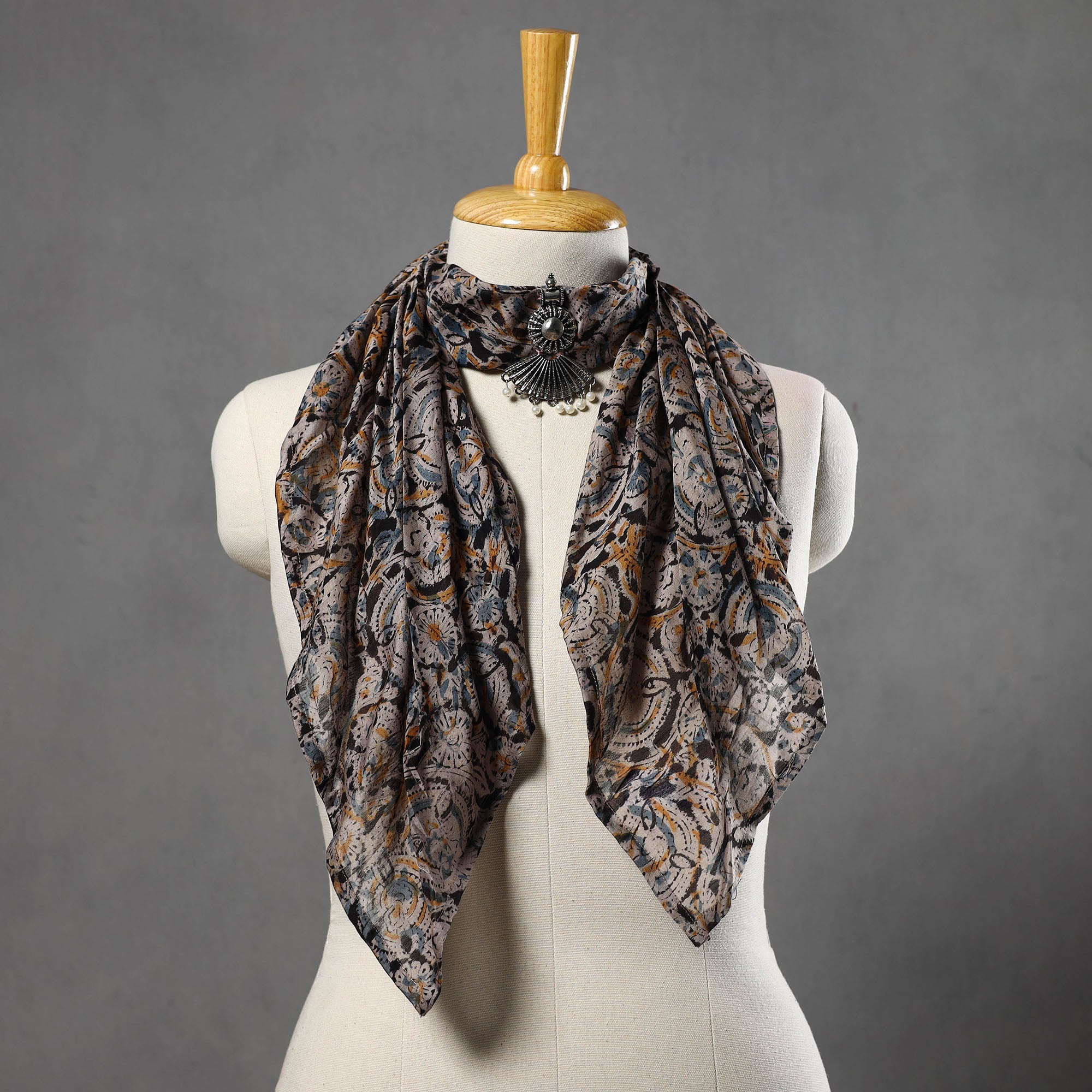 HAVELI CHRONICLES Block Printed Chanderi Silk Pendant Necklace Scarf 07