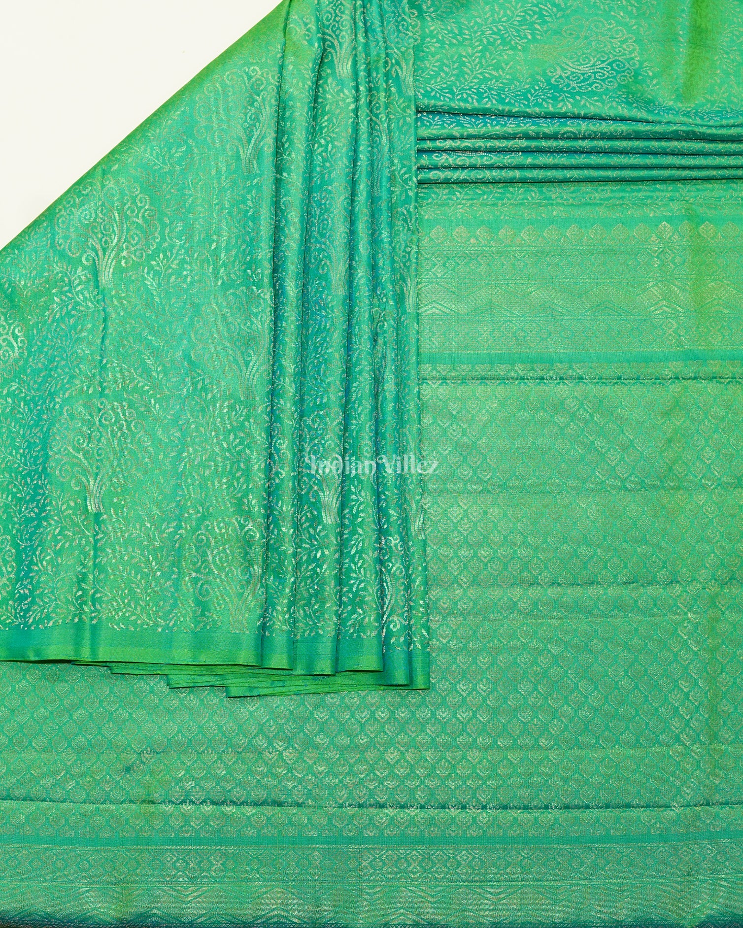 IndianVillèz Green Golden Work Without Border Pure Kanjivaram Silk Saree
