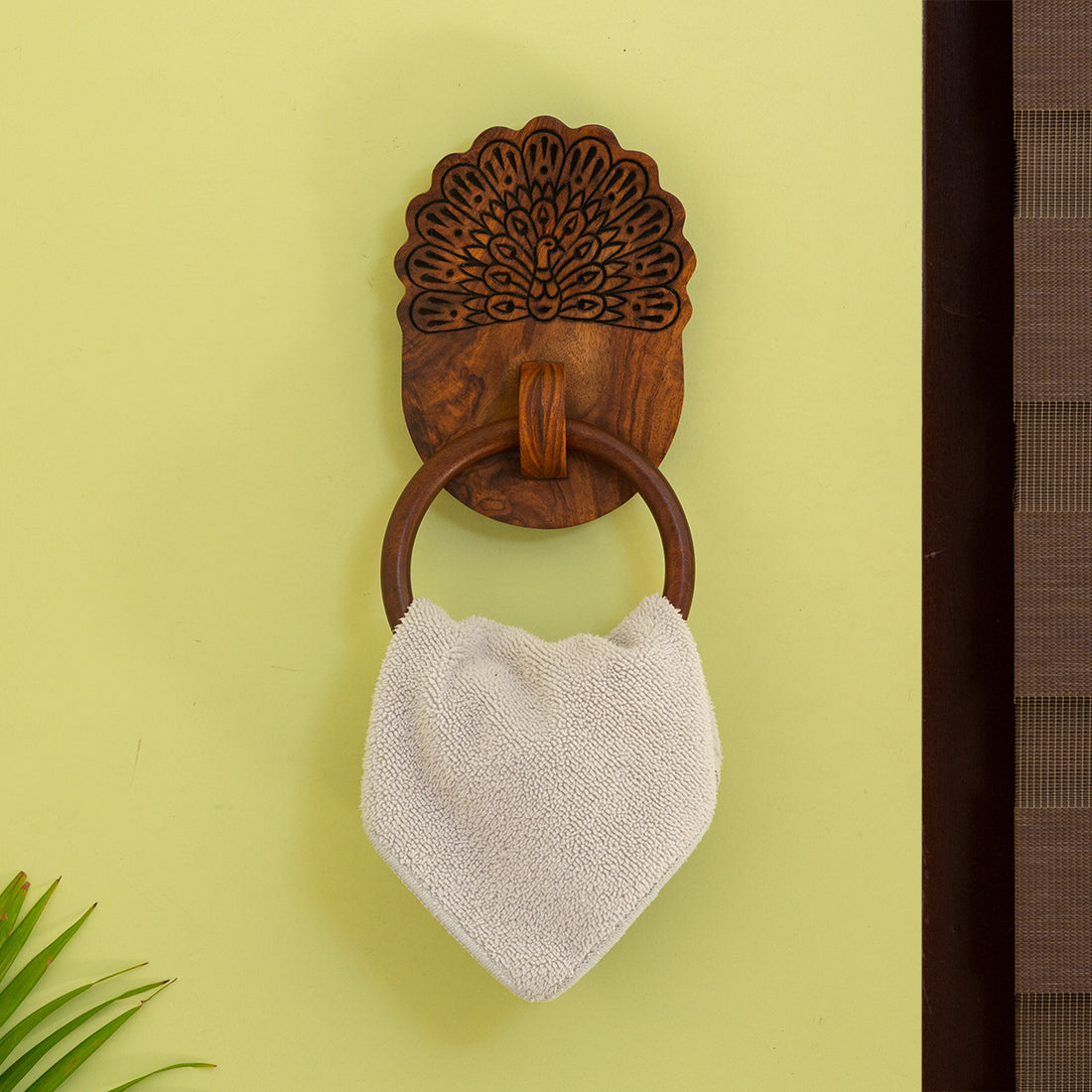 EXCLUSIVELANE 'The Dancing Peacock' Hand Carved Sheesham Wood Towel Ring Holder