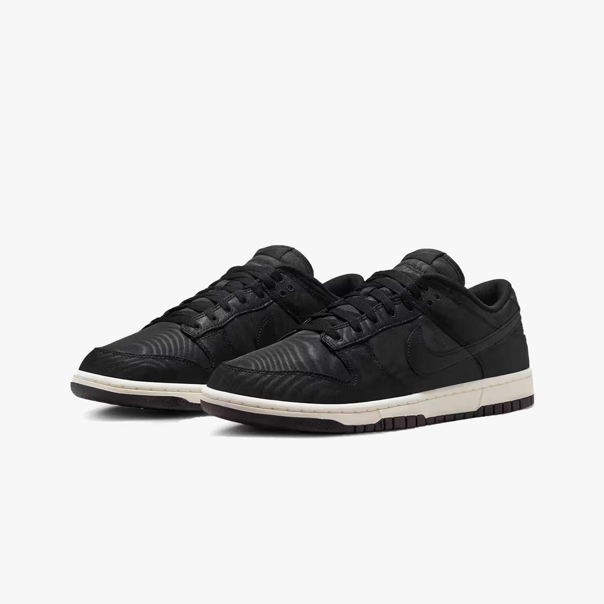 Nike | DUNK LOW RETRO PREMIUM { BLACK/BLACK-SAIL