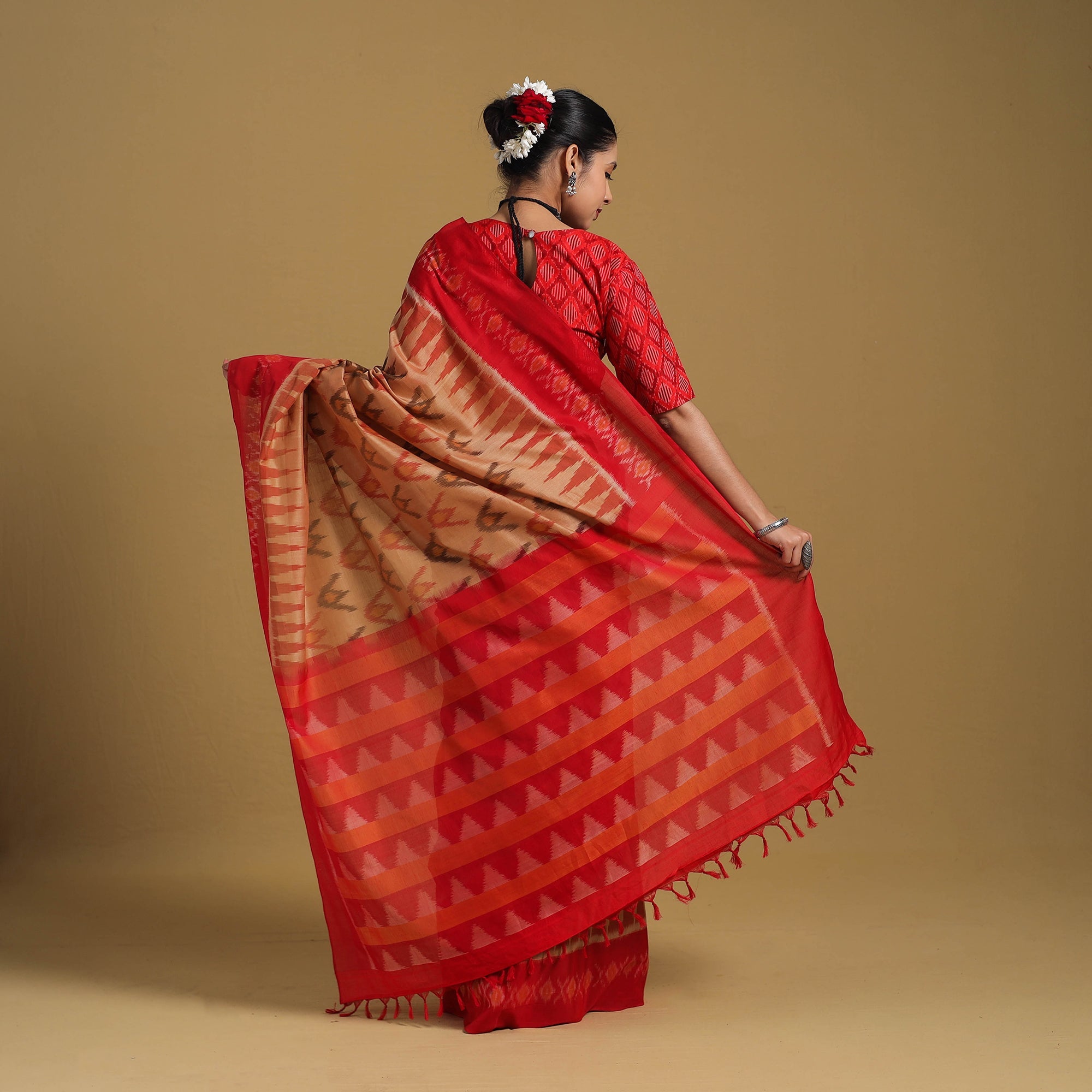 SOUTH KARGHA Beige - Telia Rumal Handloom Cotton Pochampally Double Ikat Saree 12 - view 5