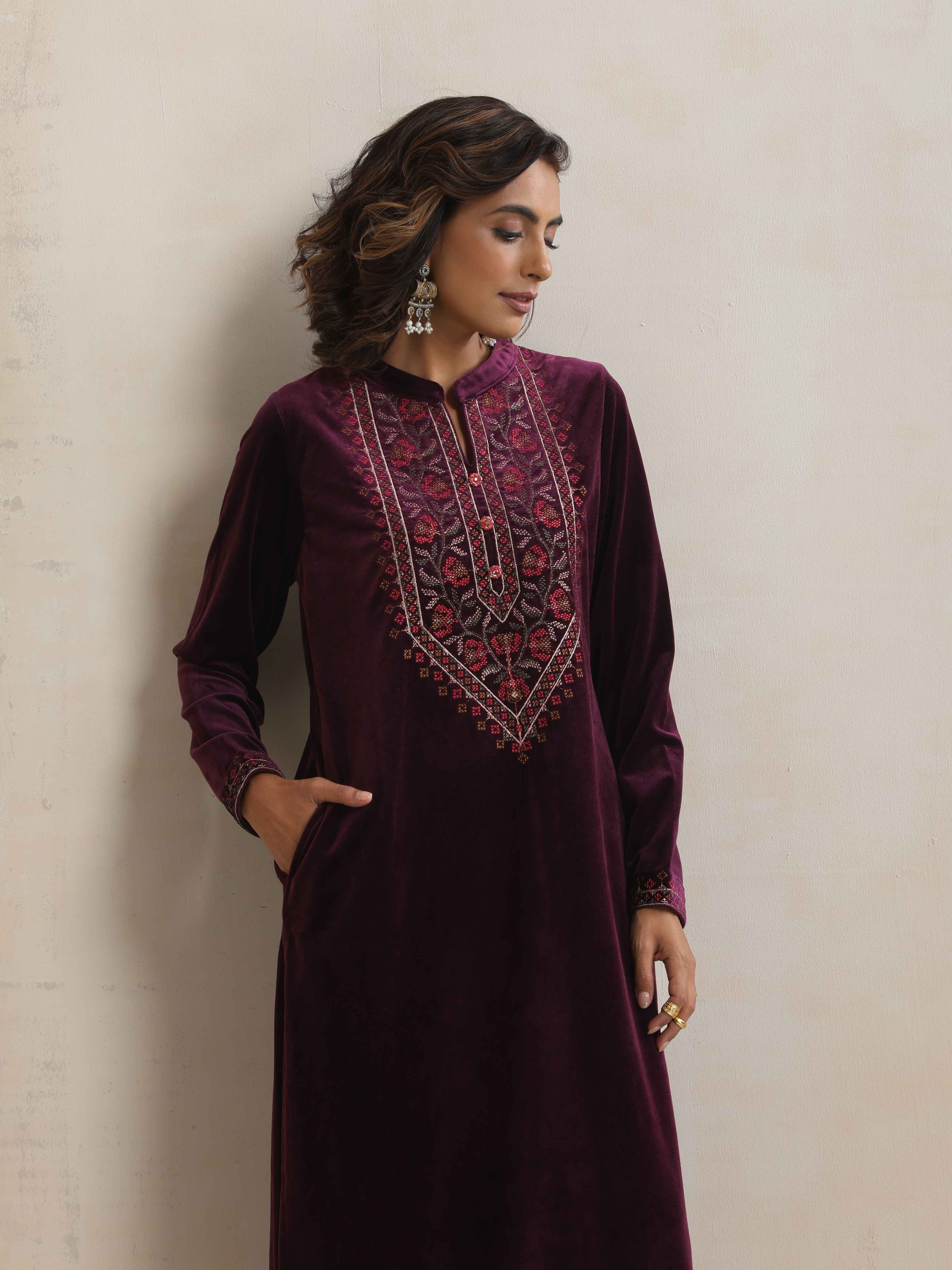 trueBrowns Purple Velvet Floral Embroidered Kurta Pant Dupatta Set - view 7